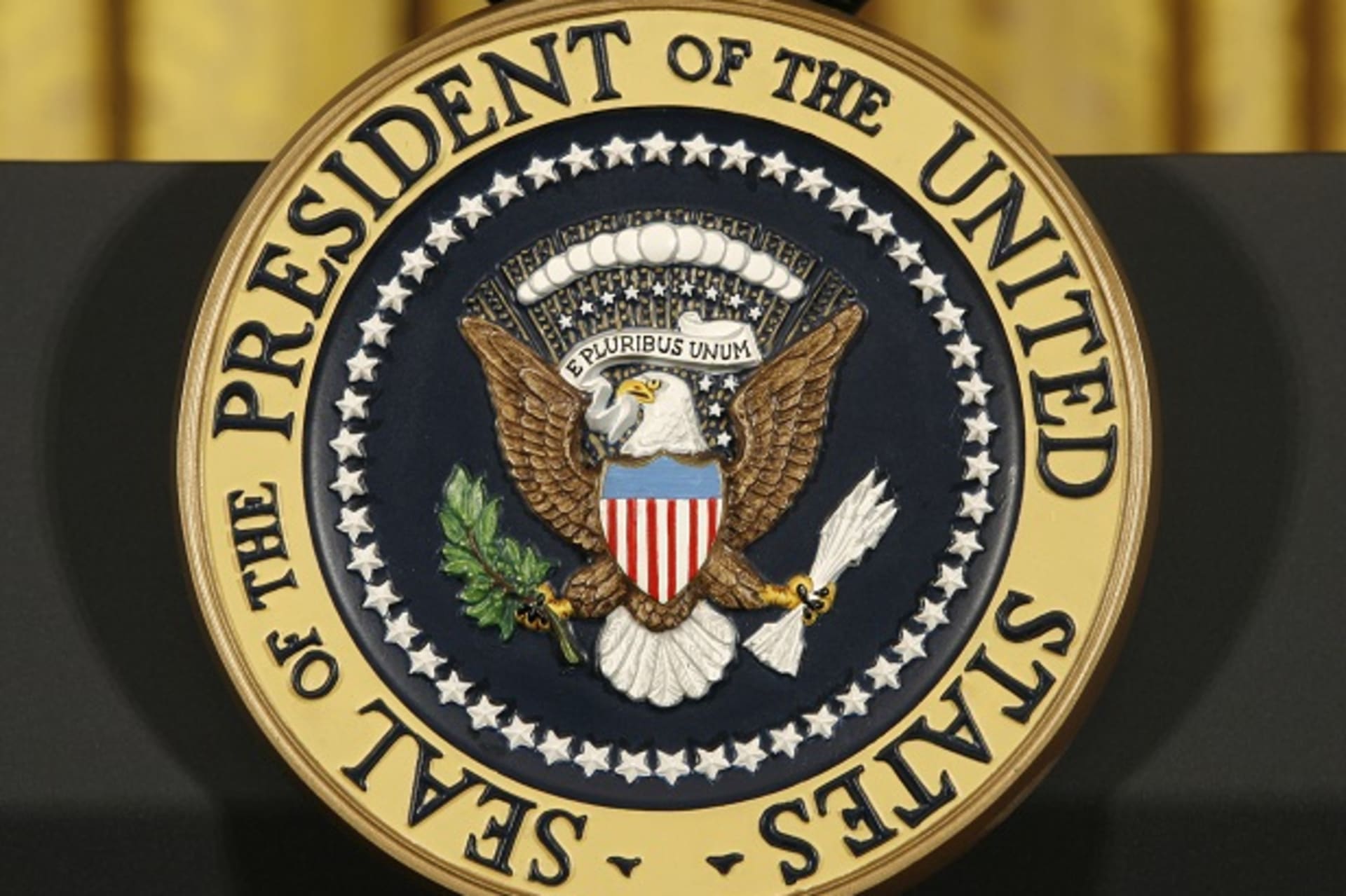 <p>The Presidential Seal on a lectern in the White House. (Photo: Reuters/Kevin Lamarque) </p>
