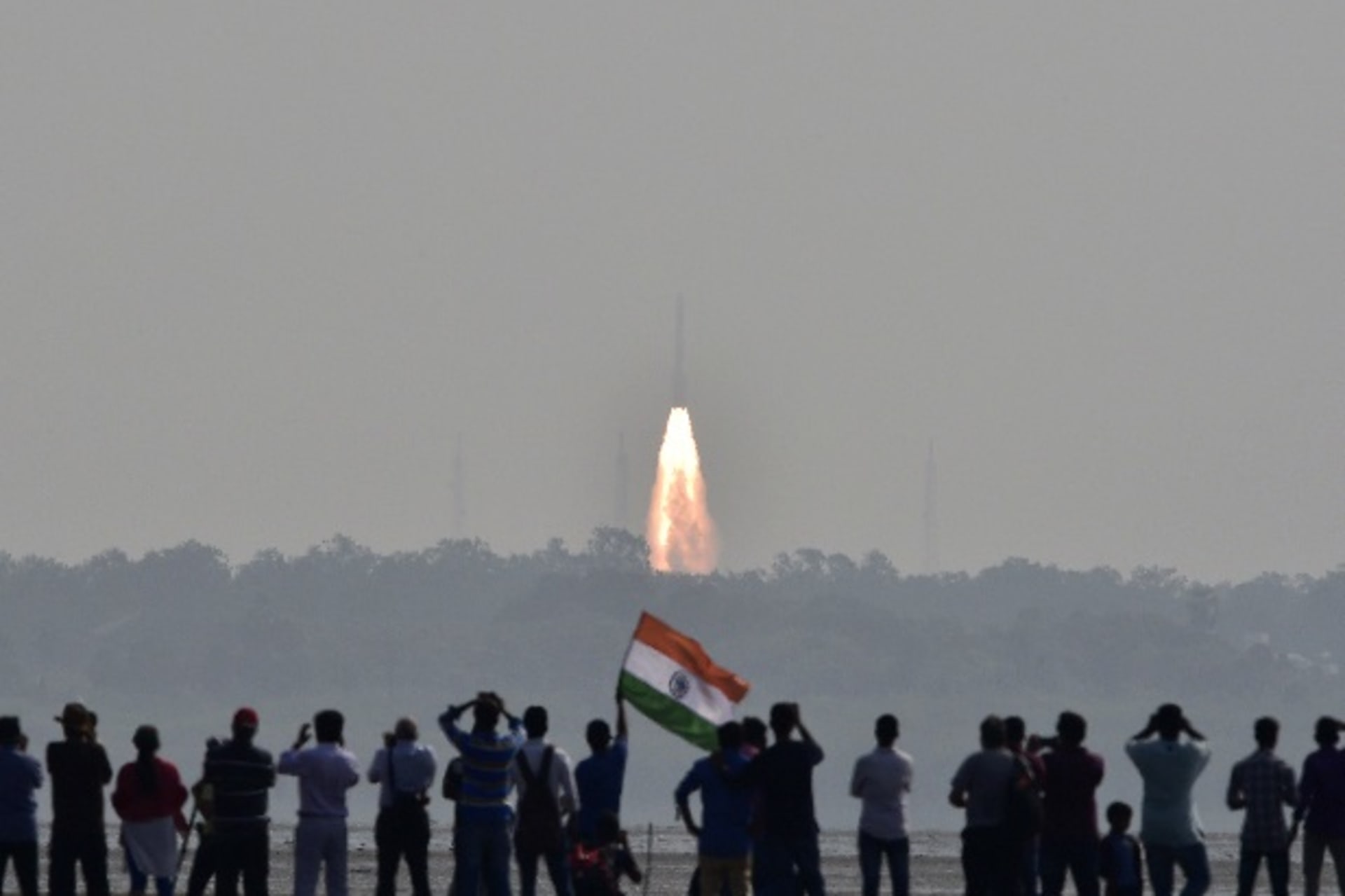<p>People watch as India’s Polar Satellite Launch Vehicle (PSLV-C37) carrying 104 satellites in a single mission lifts off from the Satish Dhawan Space Centre in Sriharikota, India February 15, 2017. REUTERS/Stringer</p>
