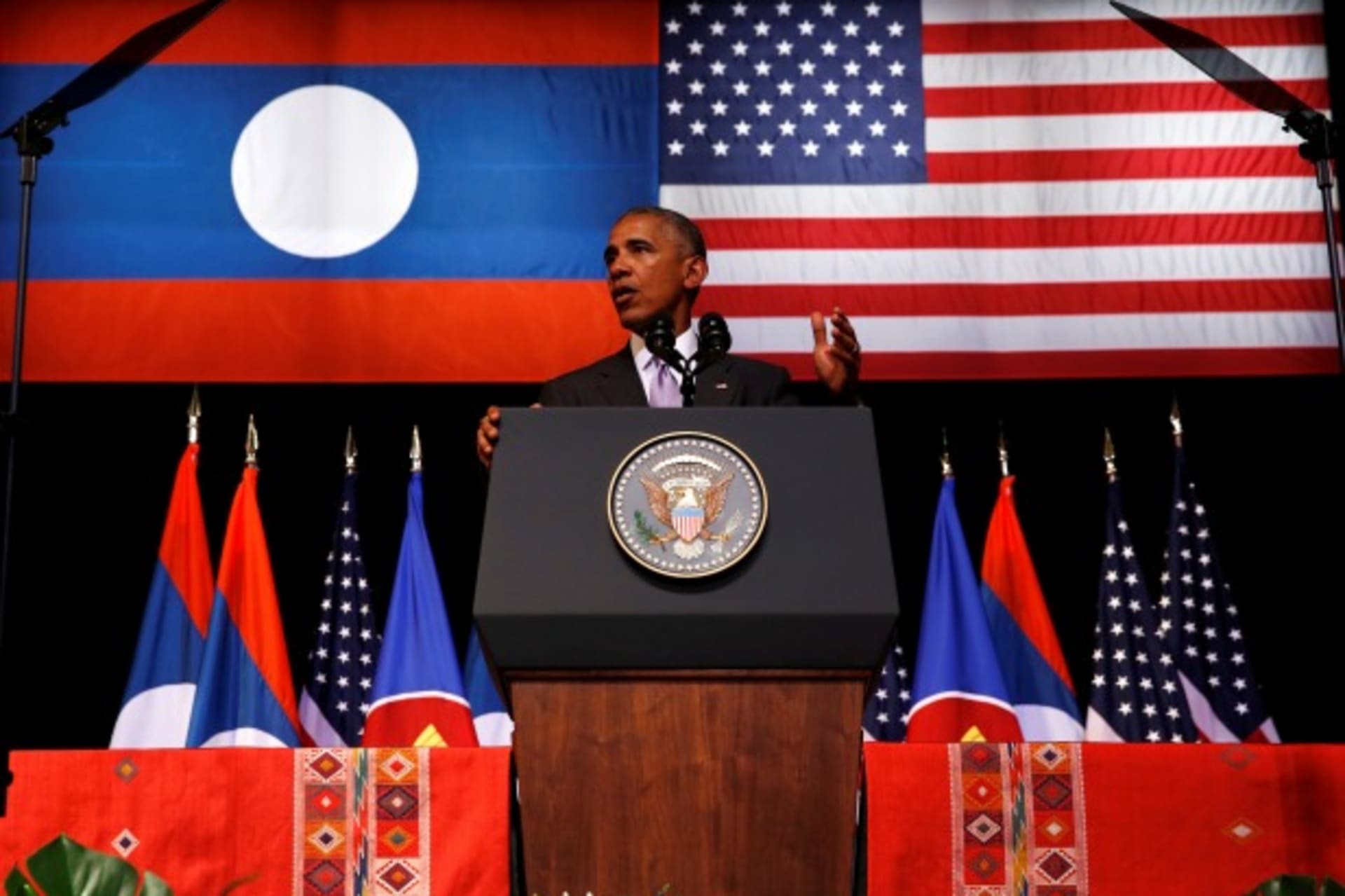 <p>obama-laos</p>
