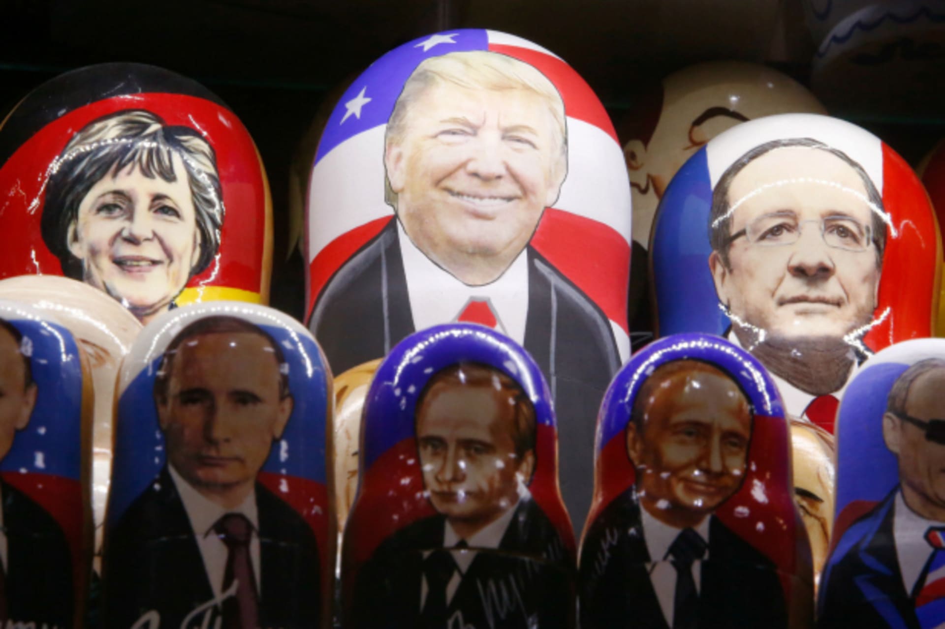 RTX2YFZR-Nesting-dolls.jpg