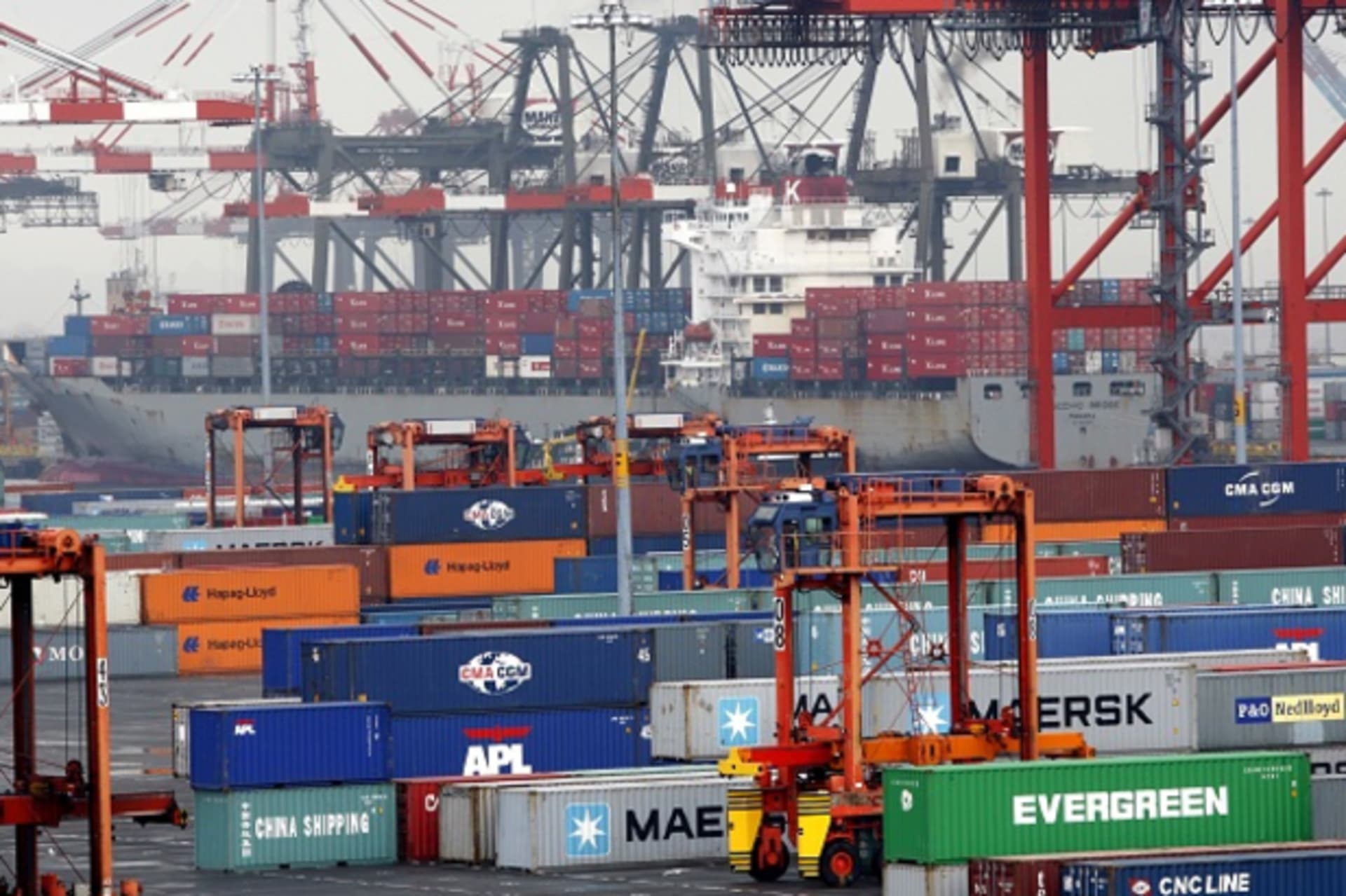 <p>Shipping containers at the Port Newark Container Terminal. (Photo: Mike Segar /Reuters)</p>
