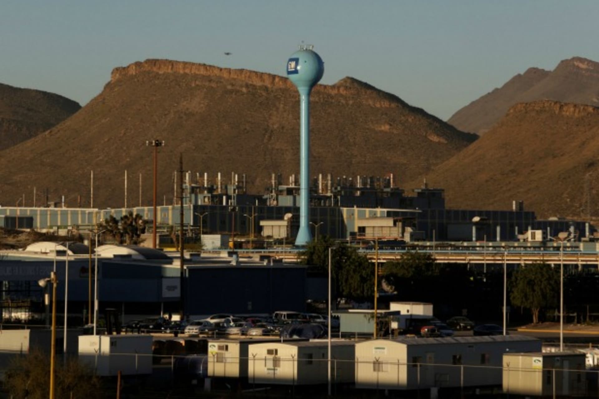 <p>A general view shows the General Motors assembly plant in Ramos Arizpe, in Coahuila state, Mexico January 4, 2017 (Reuters/Daniel Becerril).</p>
