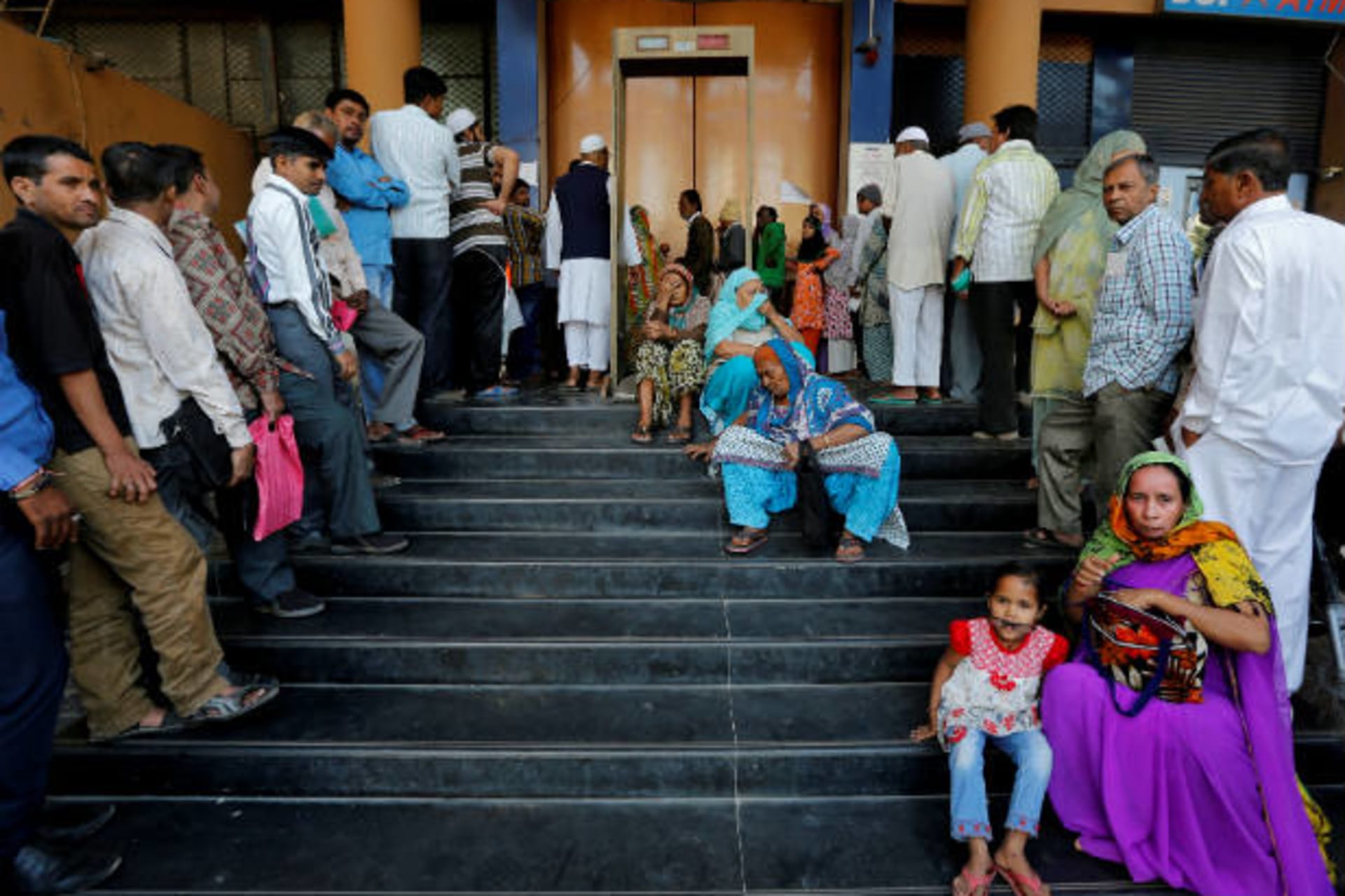 <p>India money banks women demonitization</p>
