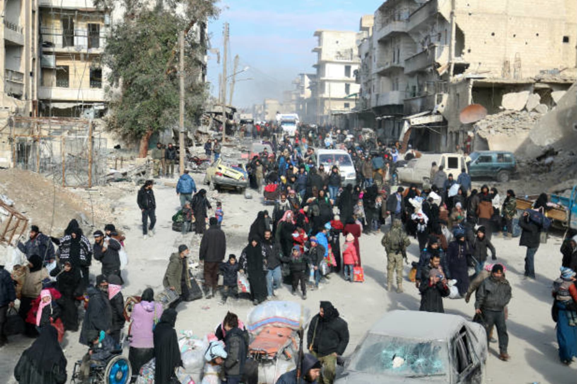 aleppo-crowd_rtx2vo8t