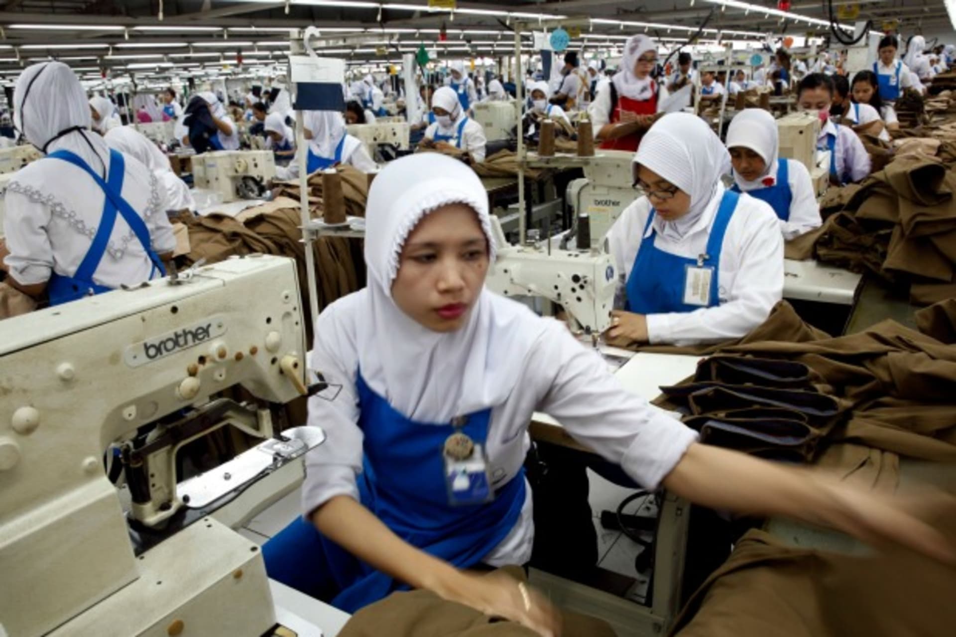 <p>A worker holds part of a pair of trousers at PT Trisula Garmindo Manufacturing in Bandung, West Java province September 17, 20… Asia’s big manufacturing economies, a status it lost in the mid-1990s. Picture taken September 17, 2013 (Reuters/Beawiharta).</p>
