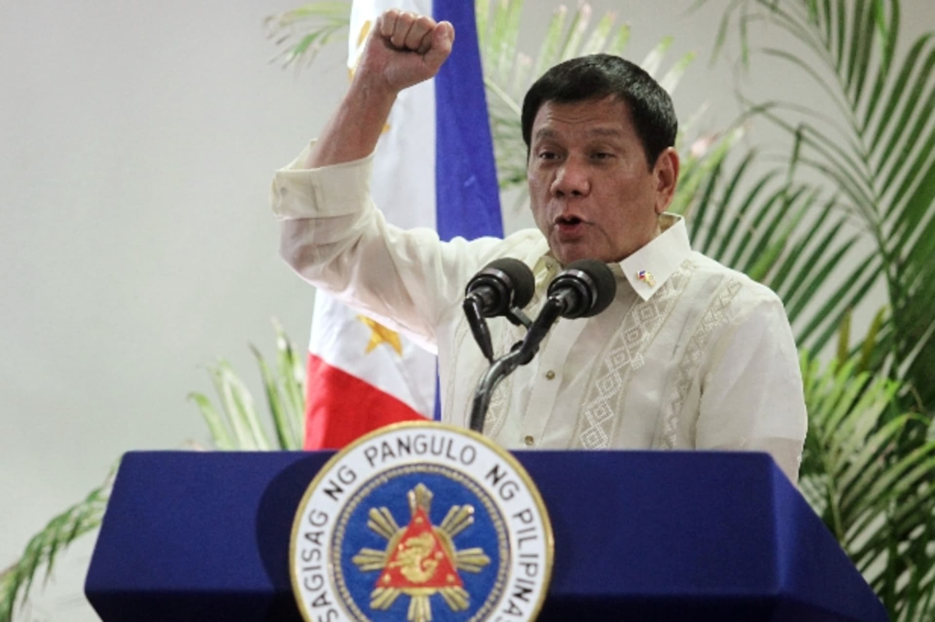 <p>duterte-speech-airport</p>
