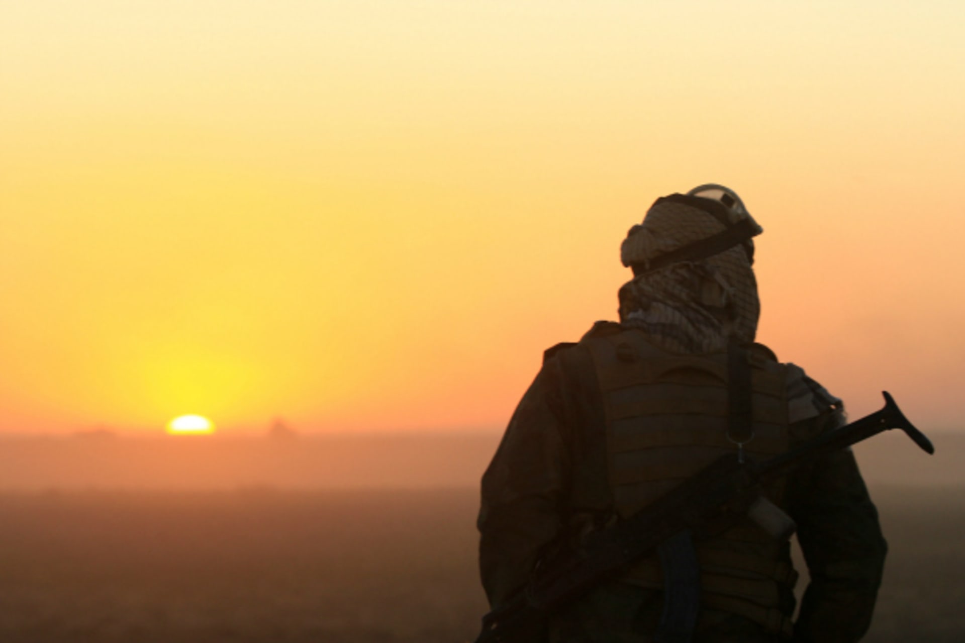 <p>A member of Shi’ite fighters carries a weapon during a battle with Islamic State militants at the airport of Tal Afar west of Mosul, Iraq (Thaier Al-Sudani/Reuters).</p>
