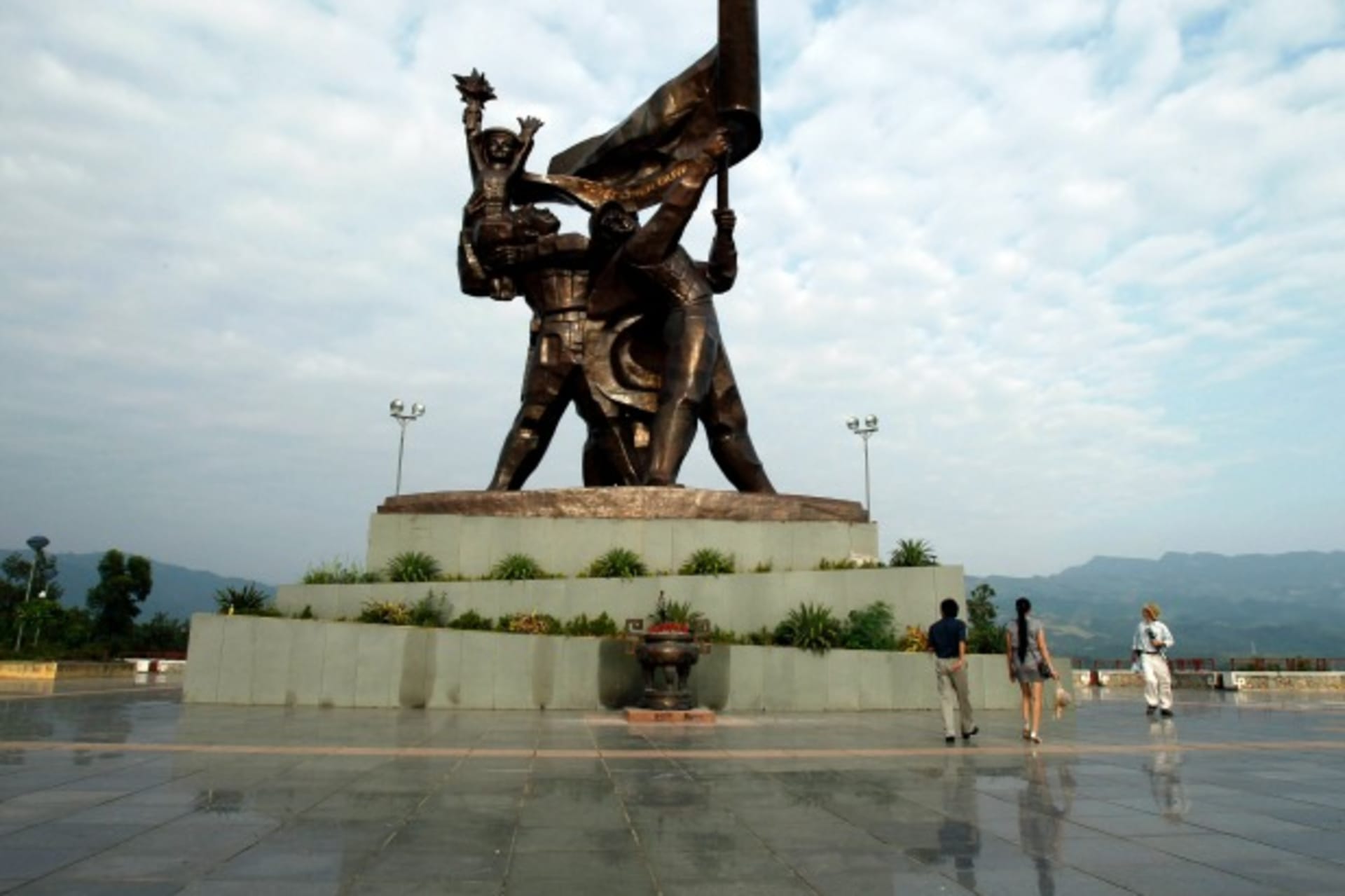 <p>vietnam-a-modern-history</p>
