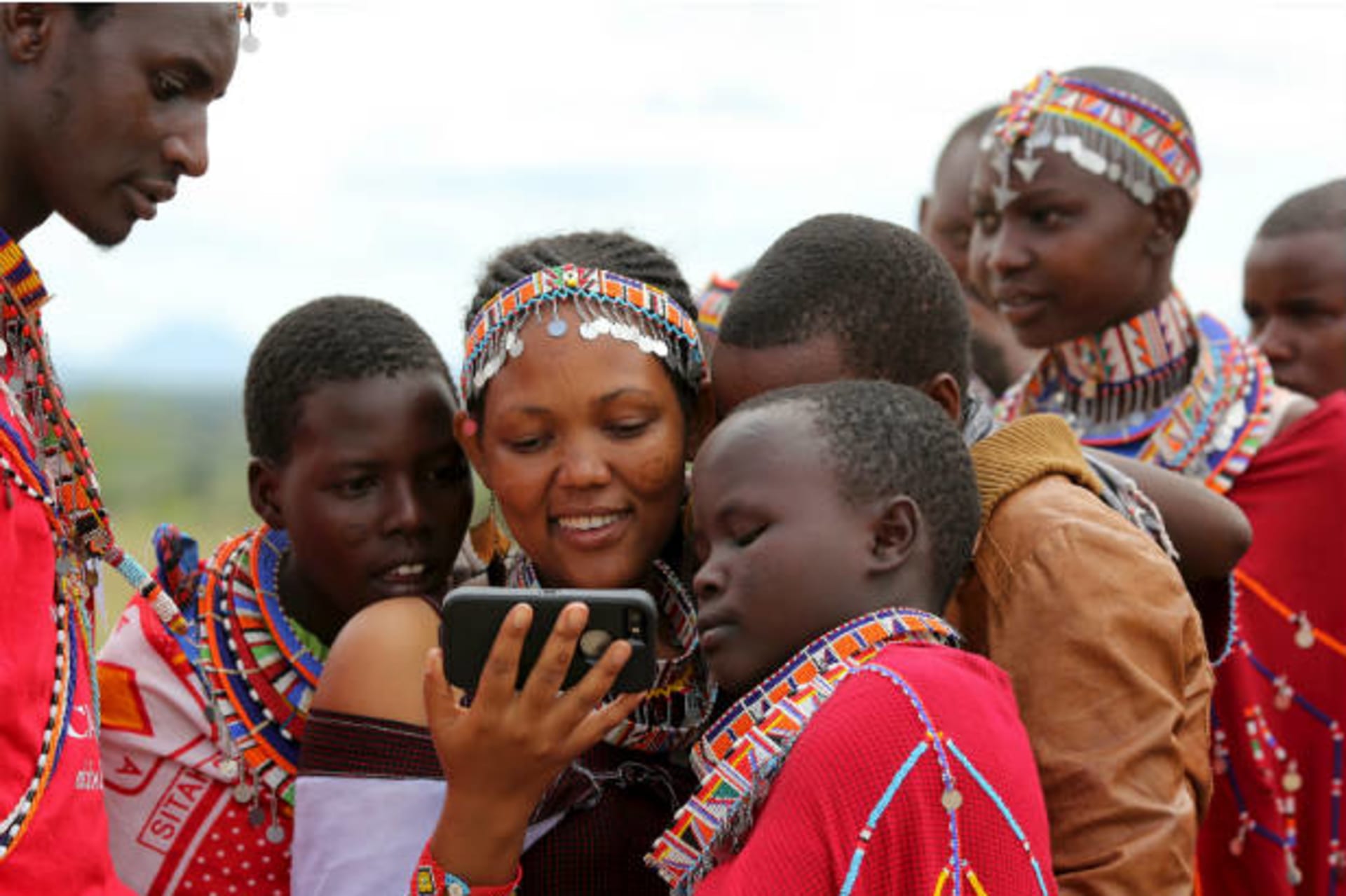 Kenya-women_RTX2B0R8