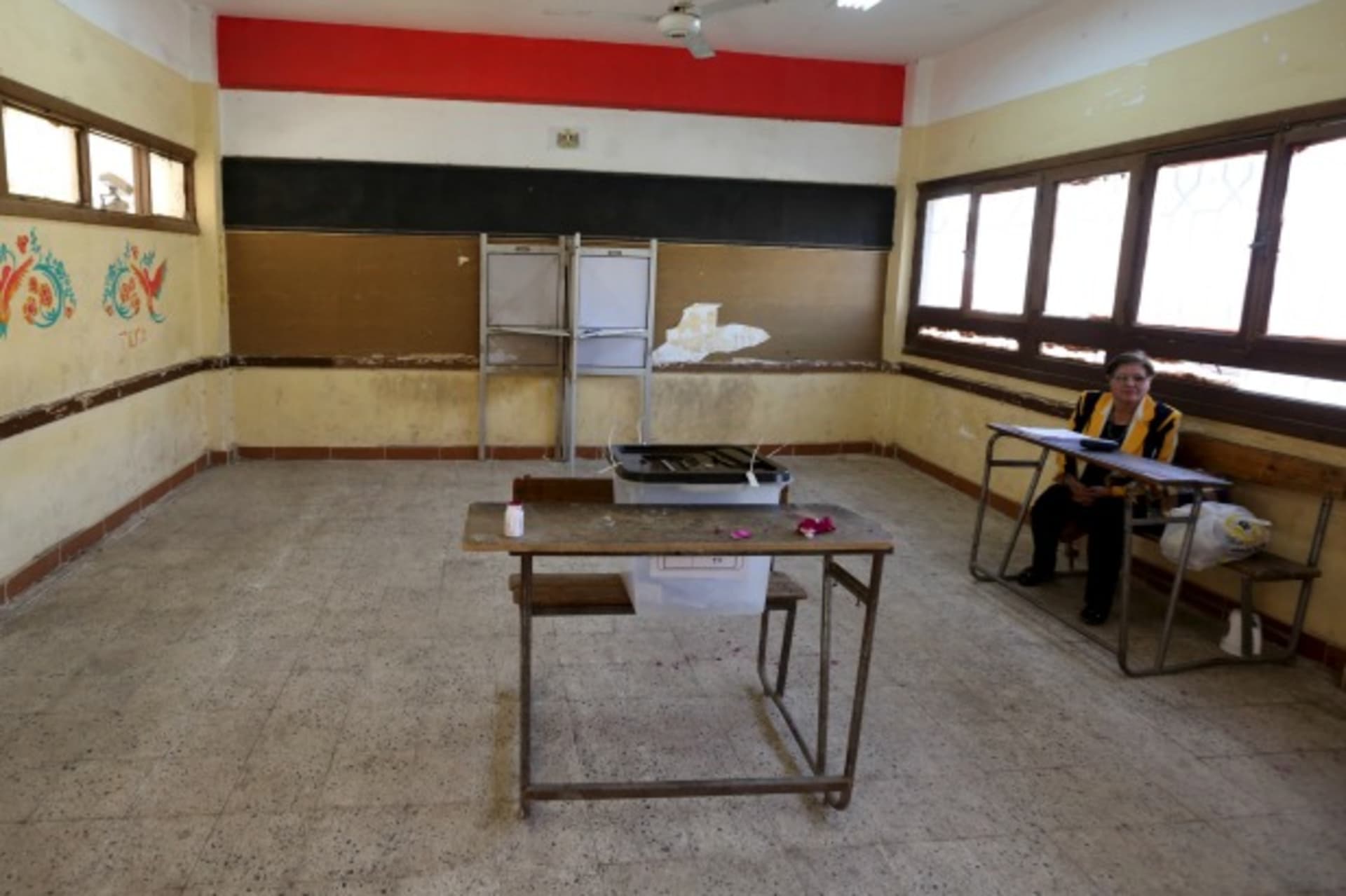 <p>An election monitor sits near a ballot box at a polling station while waiting for voters during the second phase of the parliamentary election runoff at the Shubra area of Cairo, Egypt (Reuters/Mohamed Abd El Ghany).</p>
