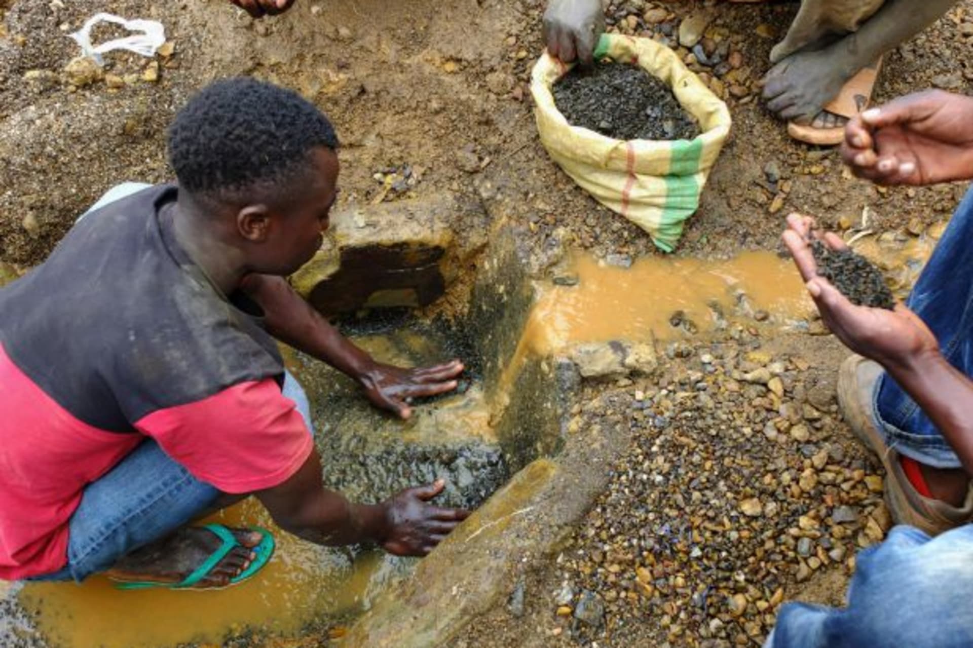 <p>An artisanal miner washes tin ore before it is bagged up and weighed, ready to be transported to the nearest major town for ex… have borne the brunt of the violence and have been the source of most of the region’s conflict minerals (Jonny Hogg/Reuters).</p>
