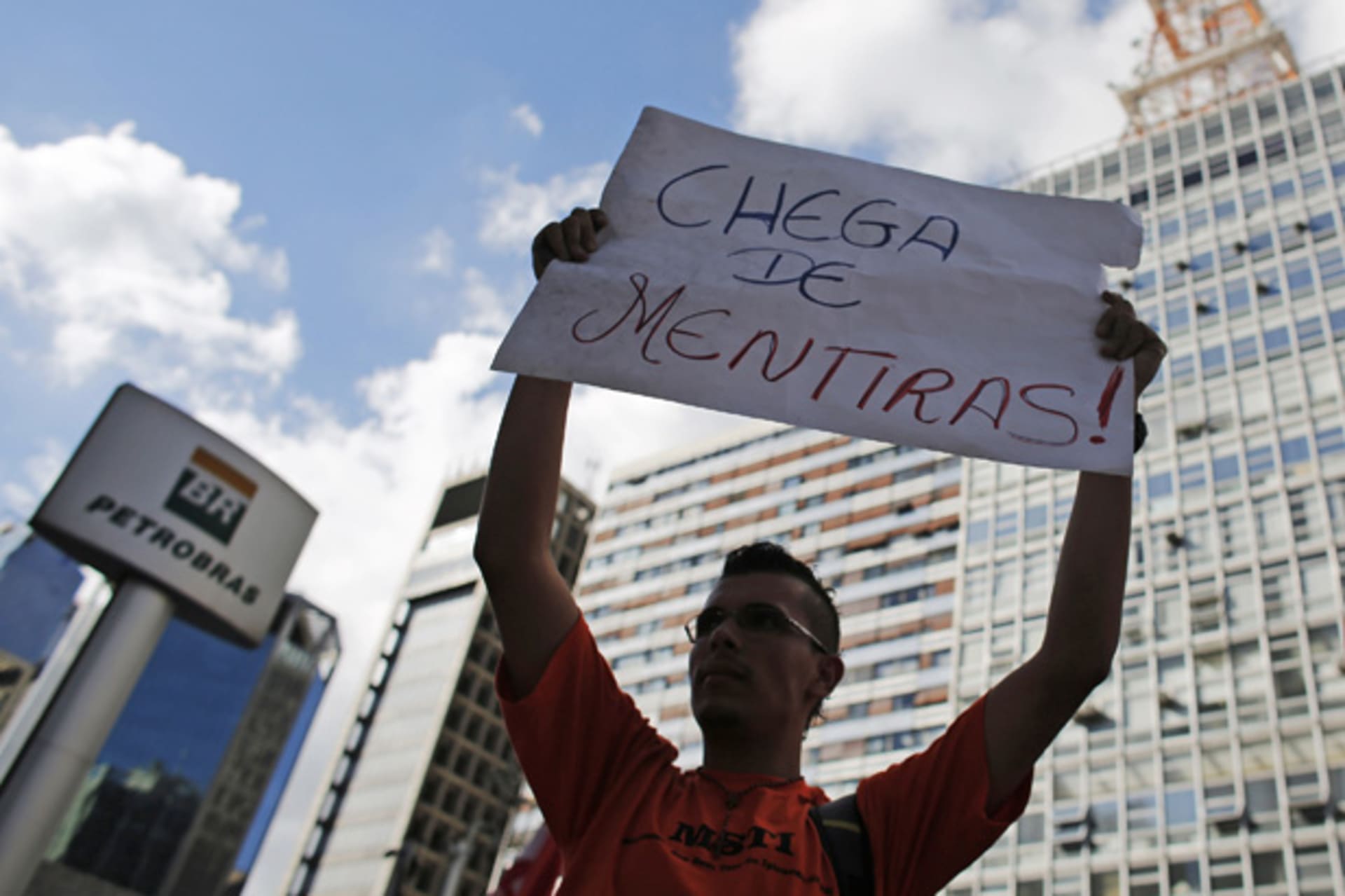 The-Political-Fallout-of-the-Petrobras-Scandal-LAM.jpg