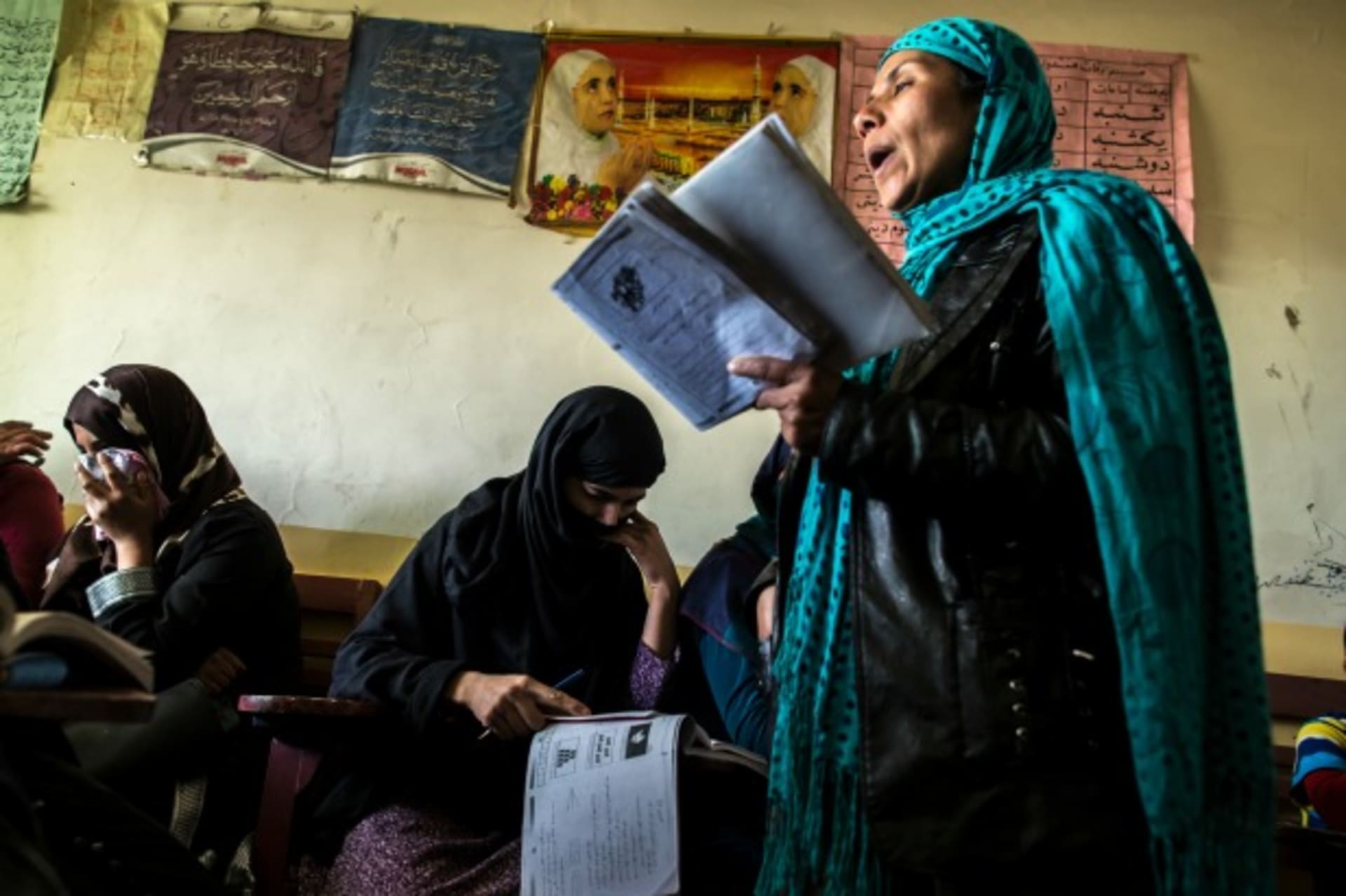 <p>Afghan women take part in a literacy class at the Organisation of Promoting Afghan Women’s Capabilities (OPAWC) center in Kabul, Afghanistan, March 2014 (Courtesy Reuters/Zohra Bensemra).</p>