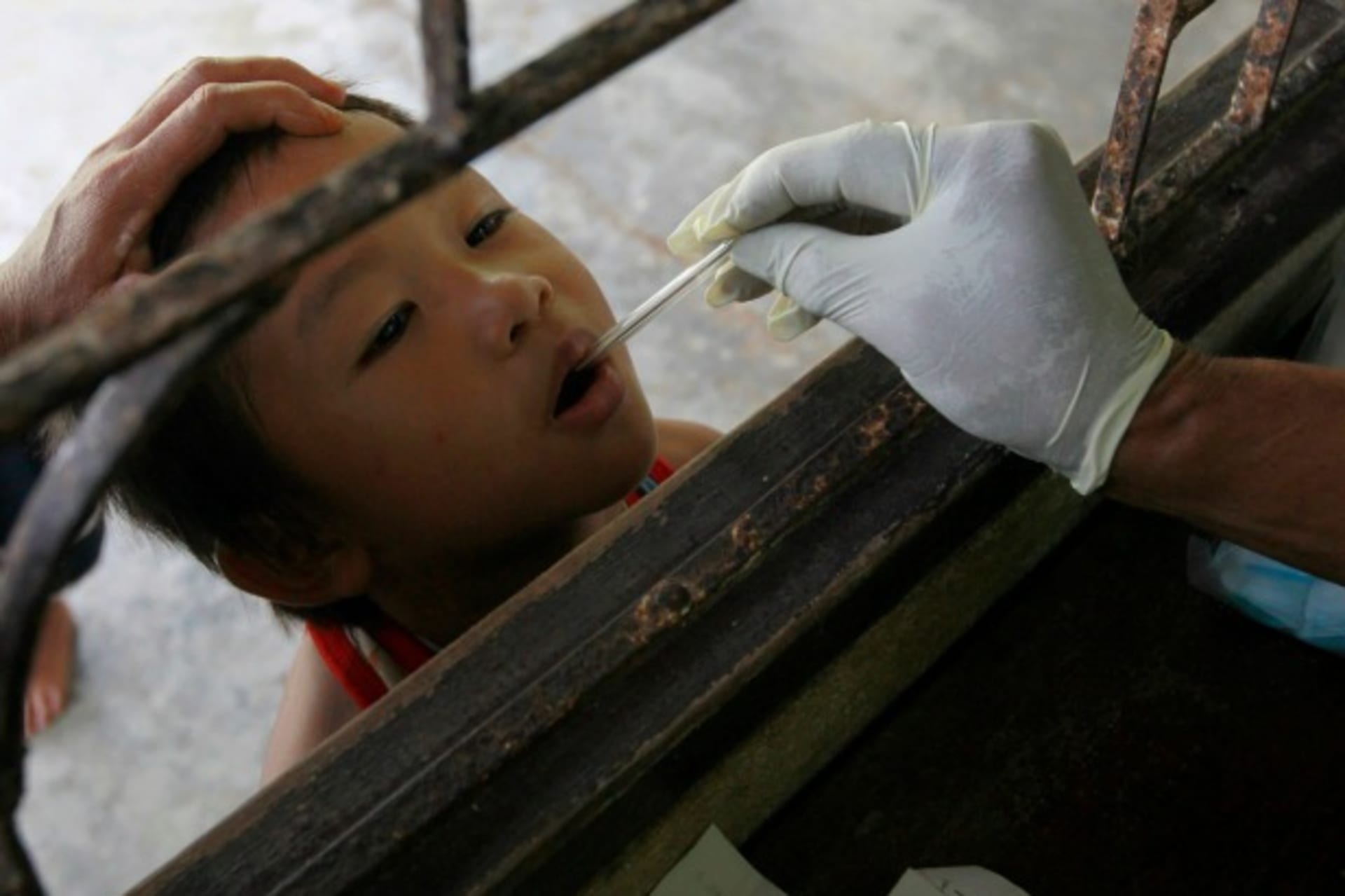<p>A Public Heath Ministry official tests a child for malaria, Kanchanaburi Province, Thailand, October 2012 (Courtesy Reuters/Sukree Sukplang).</p>
