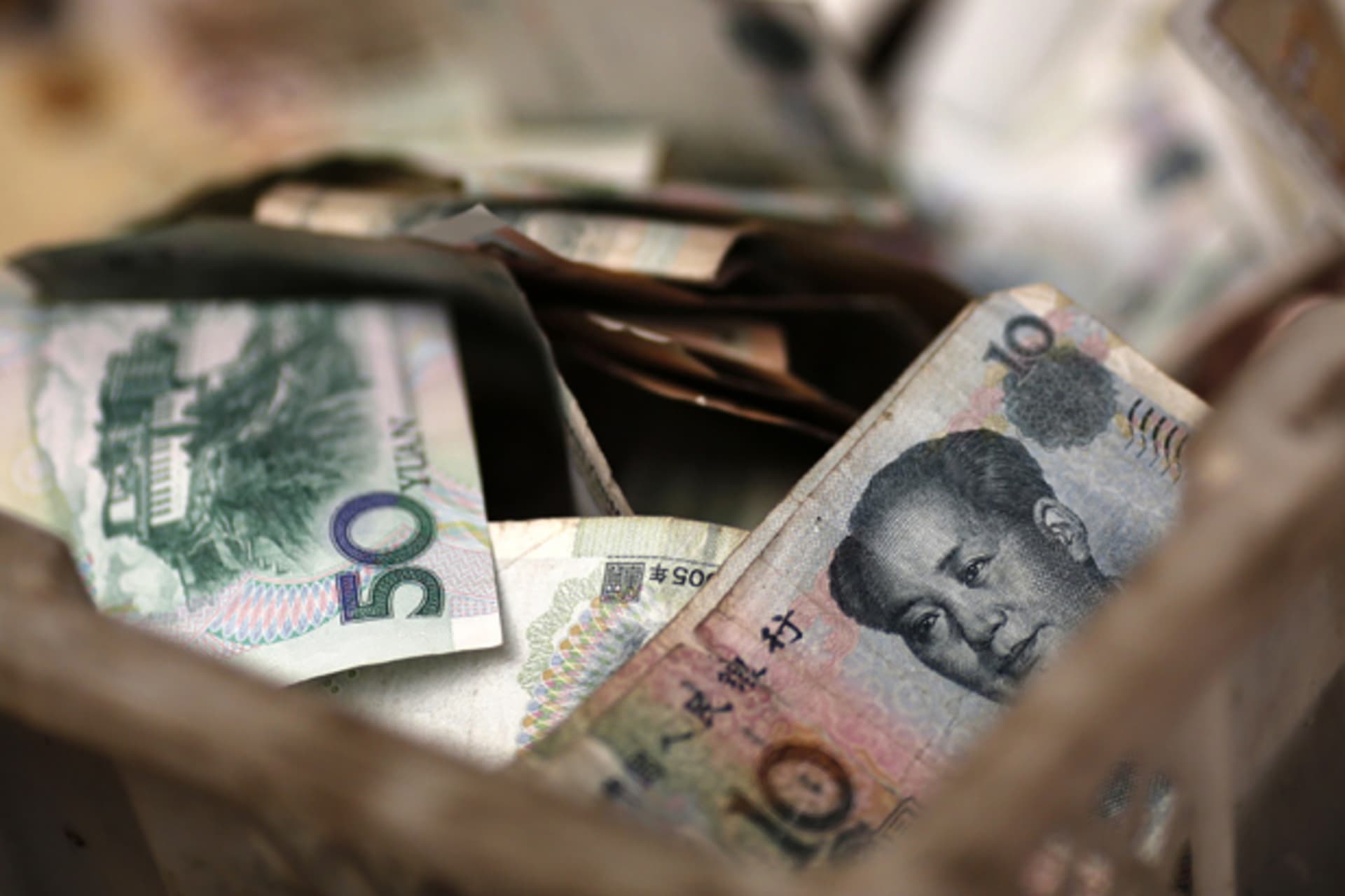 Chinese banknotes are seen at a vendor's cash box at a market in Beijing February 14, 2014 (Kim Kyung-Hoon/Courtesy Rueters).