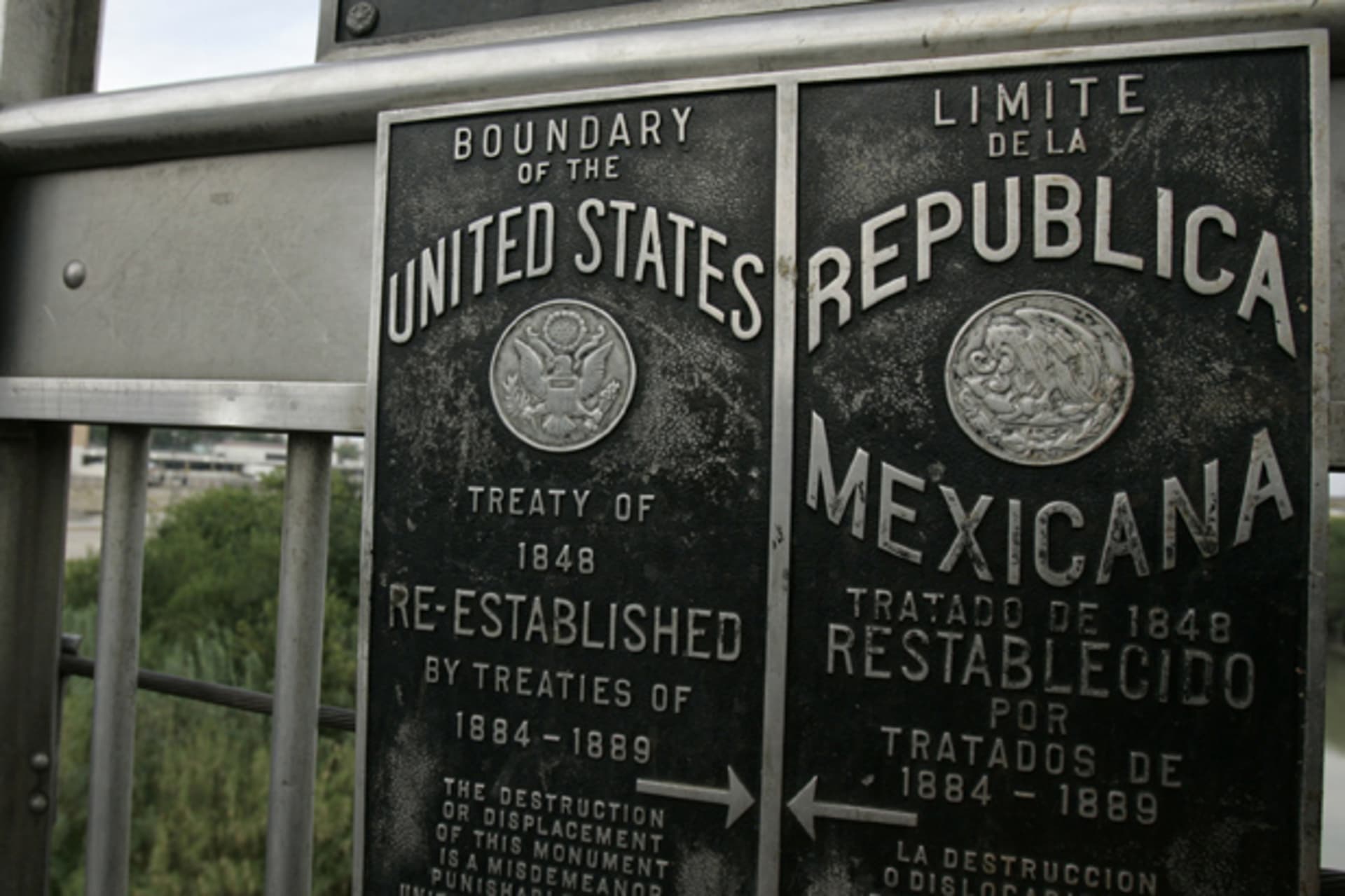 A monument marks the border between the U.S. and Mexico in Laredo, Texas (Jessica Rinaldi/Courtesy Reuters).