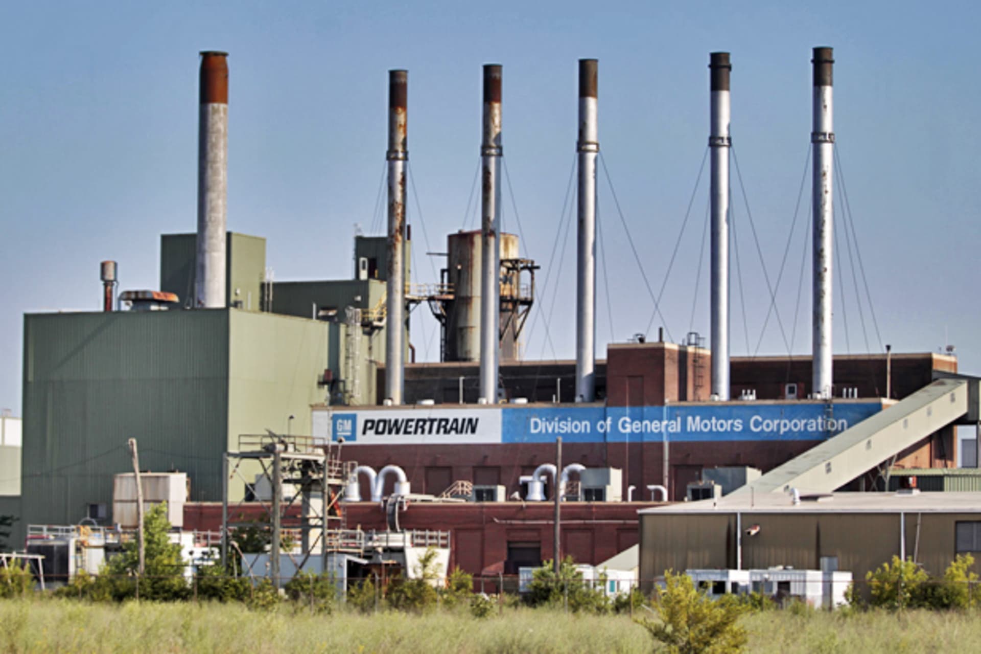 The shuttered General Motors Willow Run Powertrain plant in Ypsilanti, Michigan, June 2012 (Jeff Kowalsky /Courtesy Reuters).