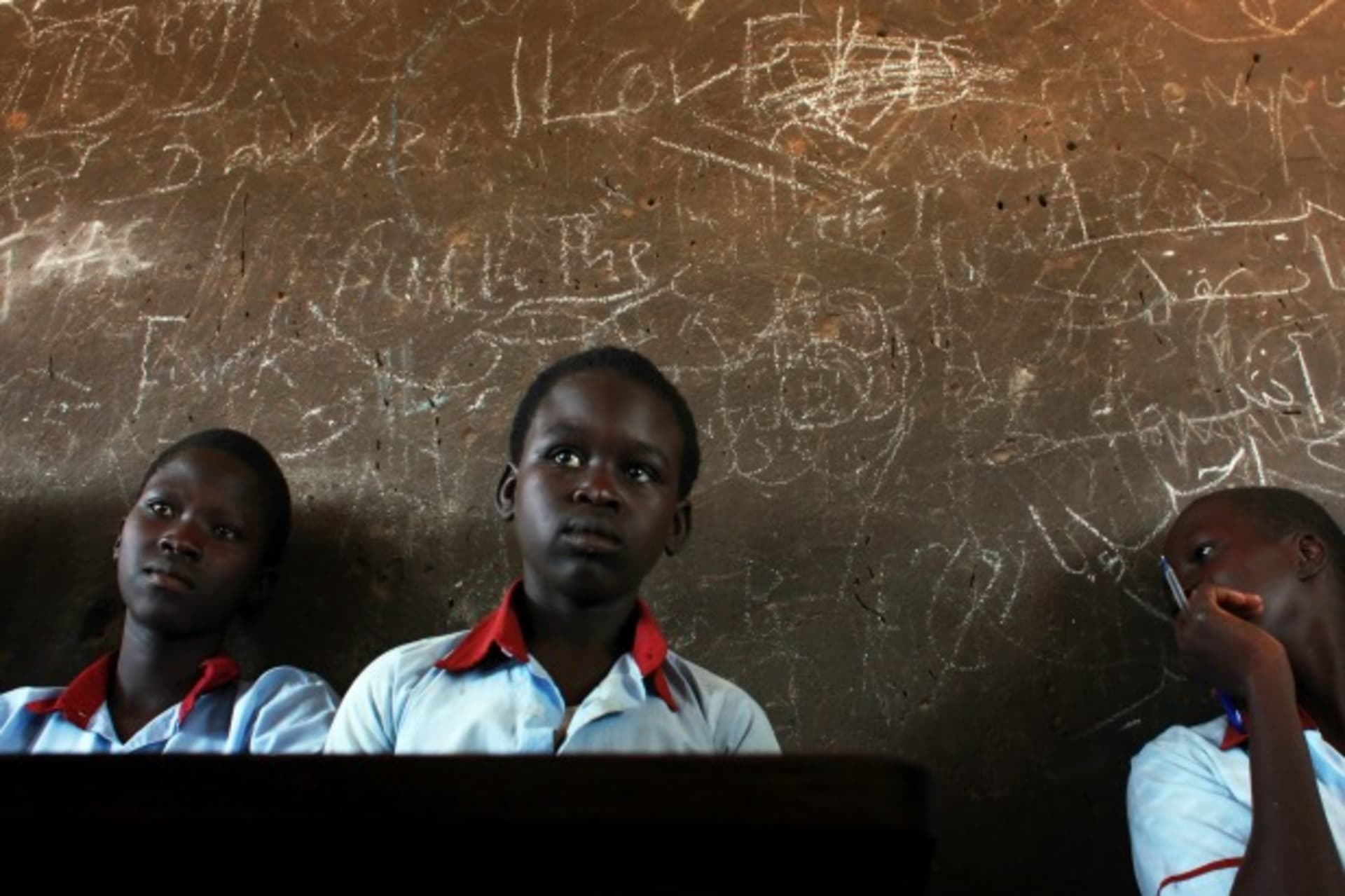 <p>Students at a public school in Gudele, South Sudan, April 2013 (Courtesy Reuters/Andreea Campeanu).</p>
