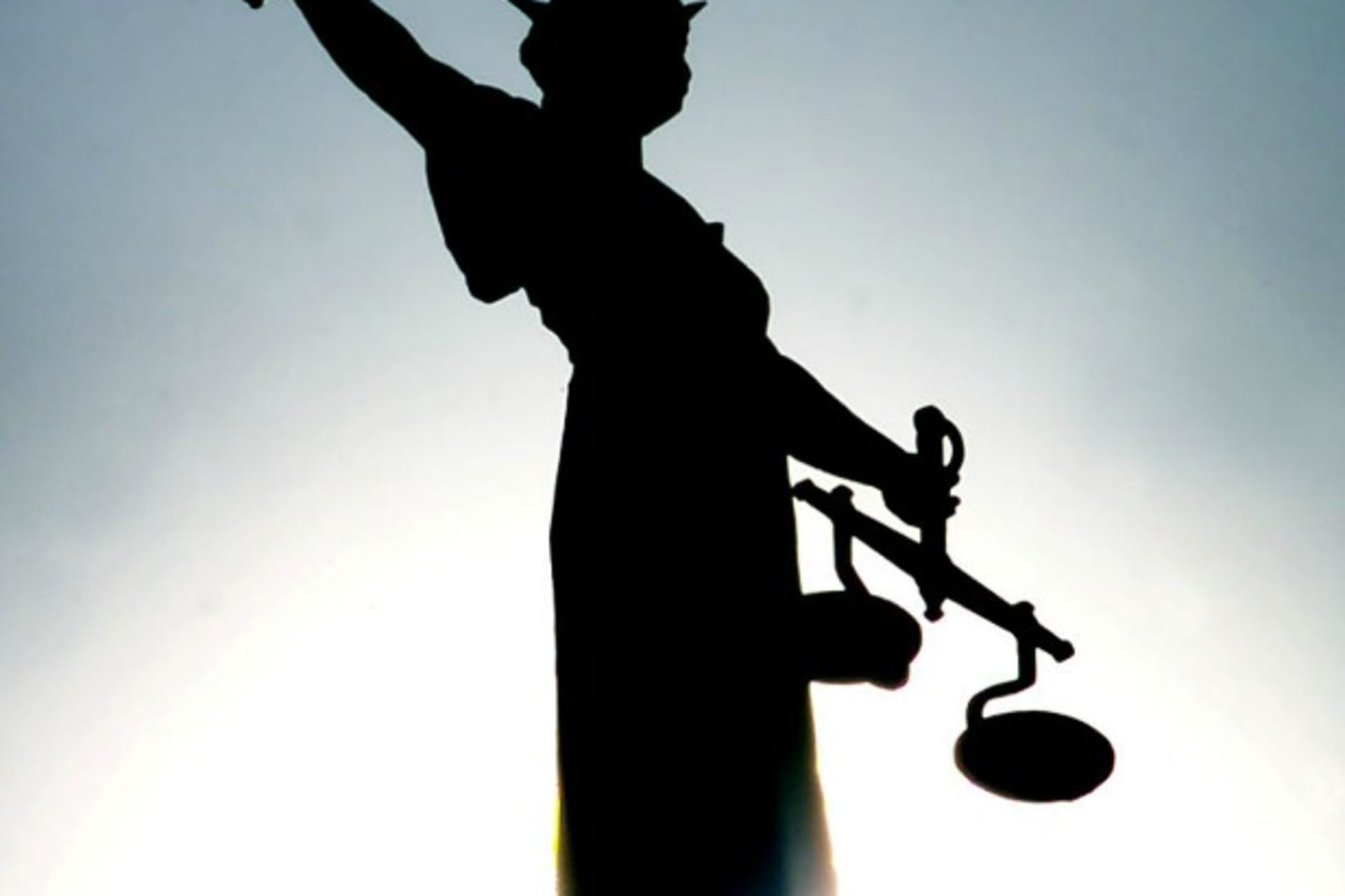<p>Statue of Roman Goddess Justicia in London, 2001 (Courtesy Reuters).</p>
