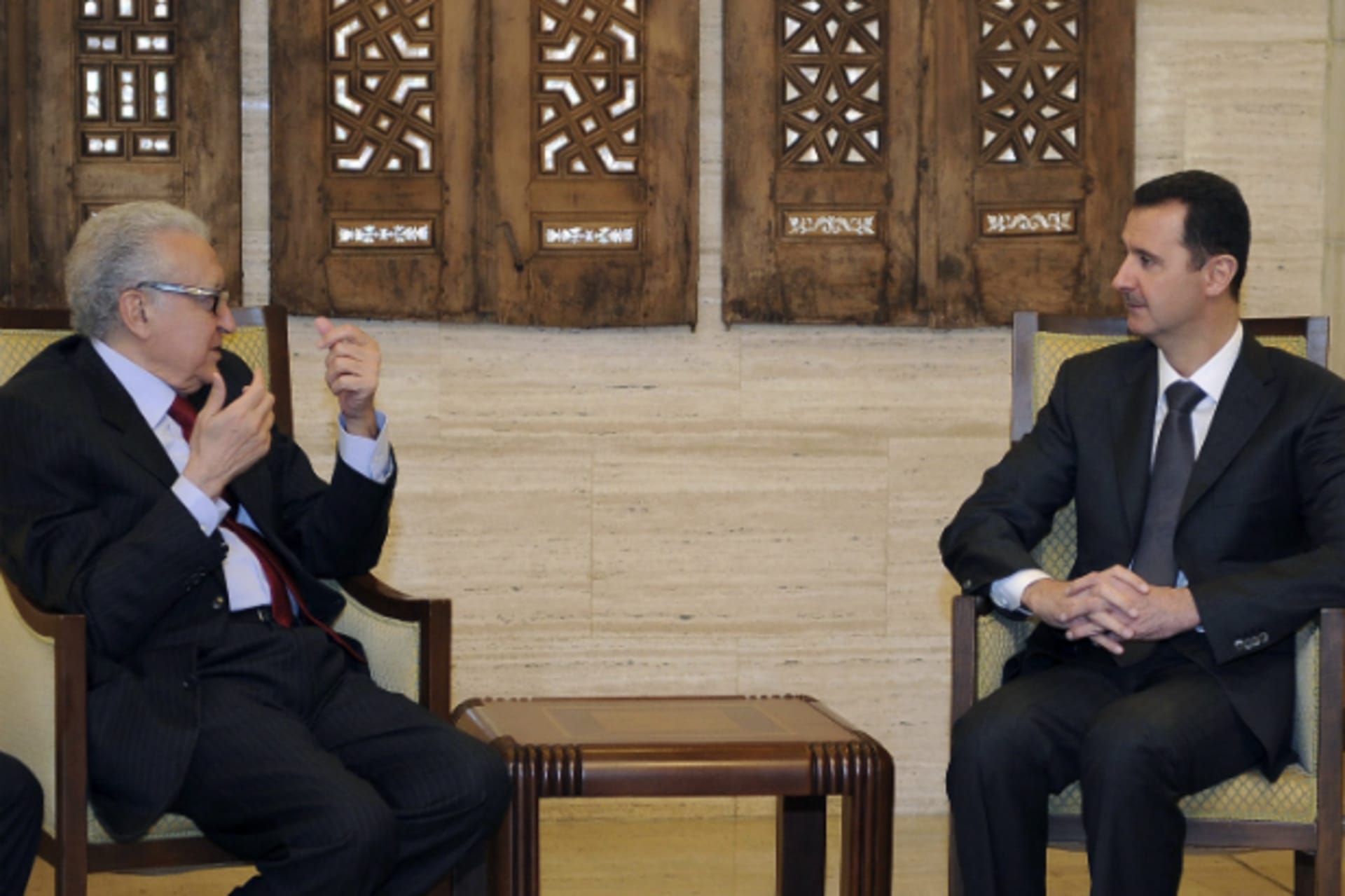 <p>Syria’s President Bashar al-Assad (R) meets International peace envoy for Syria Lakhdar Brahimi in Damascus December 24, 2012 …mi met with Assad in Damascus on Monday to discuss a solution to the country’s 21-month-old conflict. (Courtesy REUTERS/Sana).</p>

