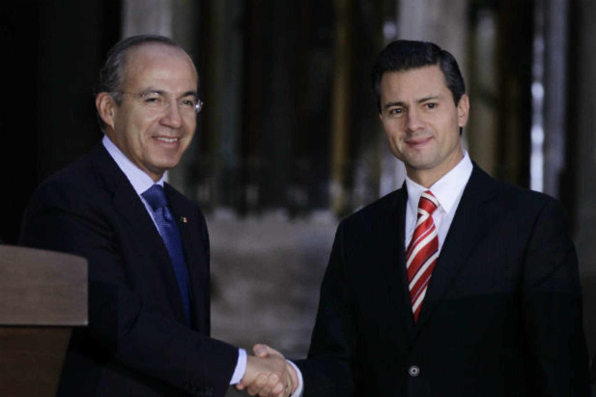 <p>Mexican President Calderon shakes hands with President-elect Pena Nieto after attending a private meeting in Mexico City</p>
