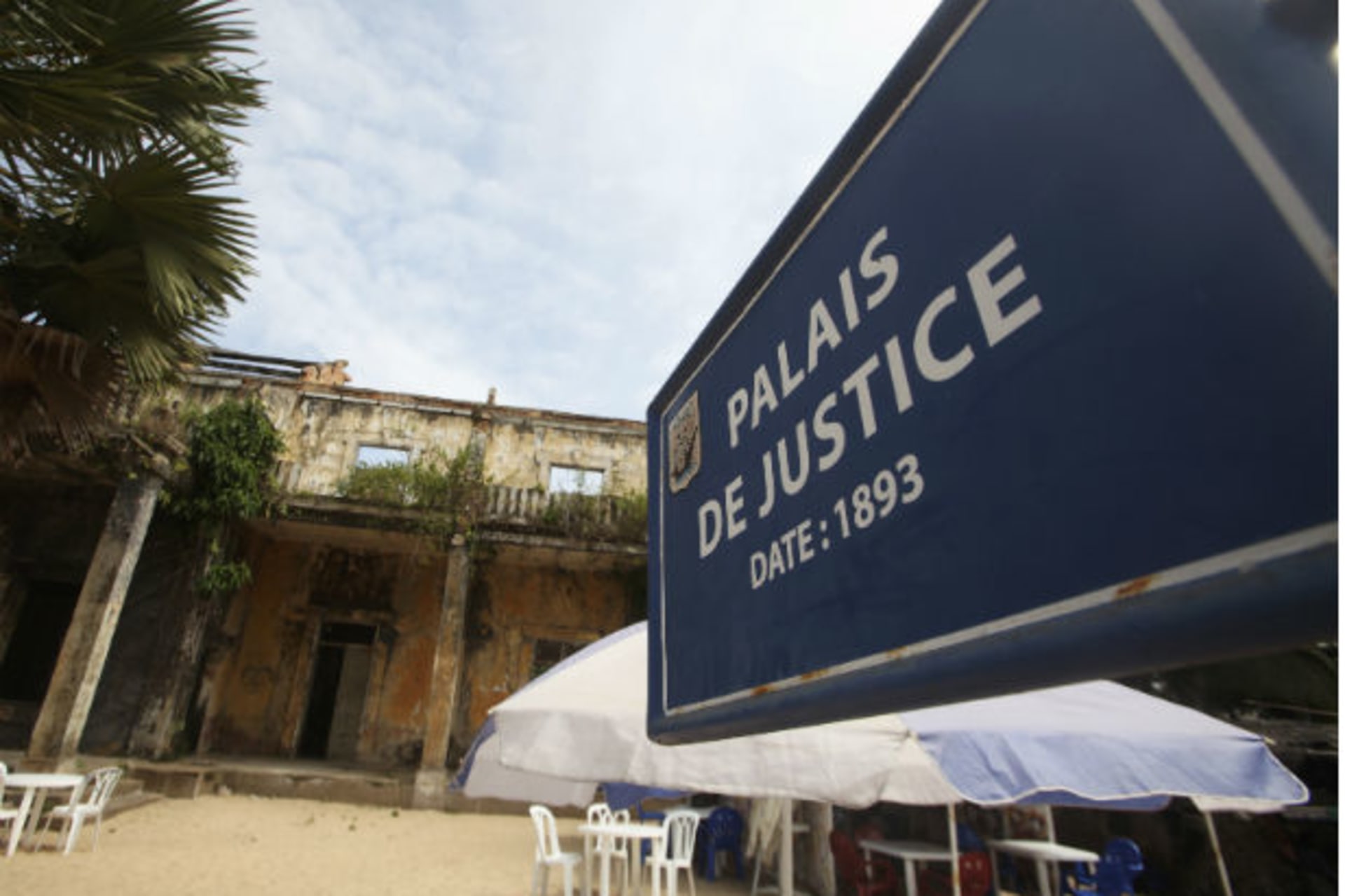 <p>The sign to the first Ivorian courthouse is seen in Grand Bassam, Ivory Coast on July 27, 2012 (Thierry Gouegnon/Courtesy Reuters).</p>
