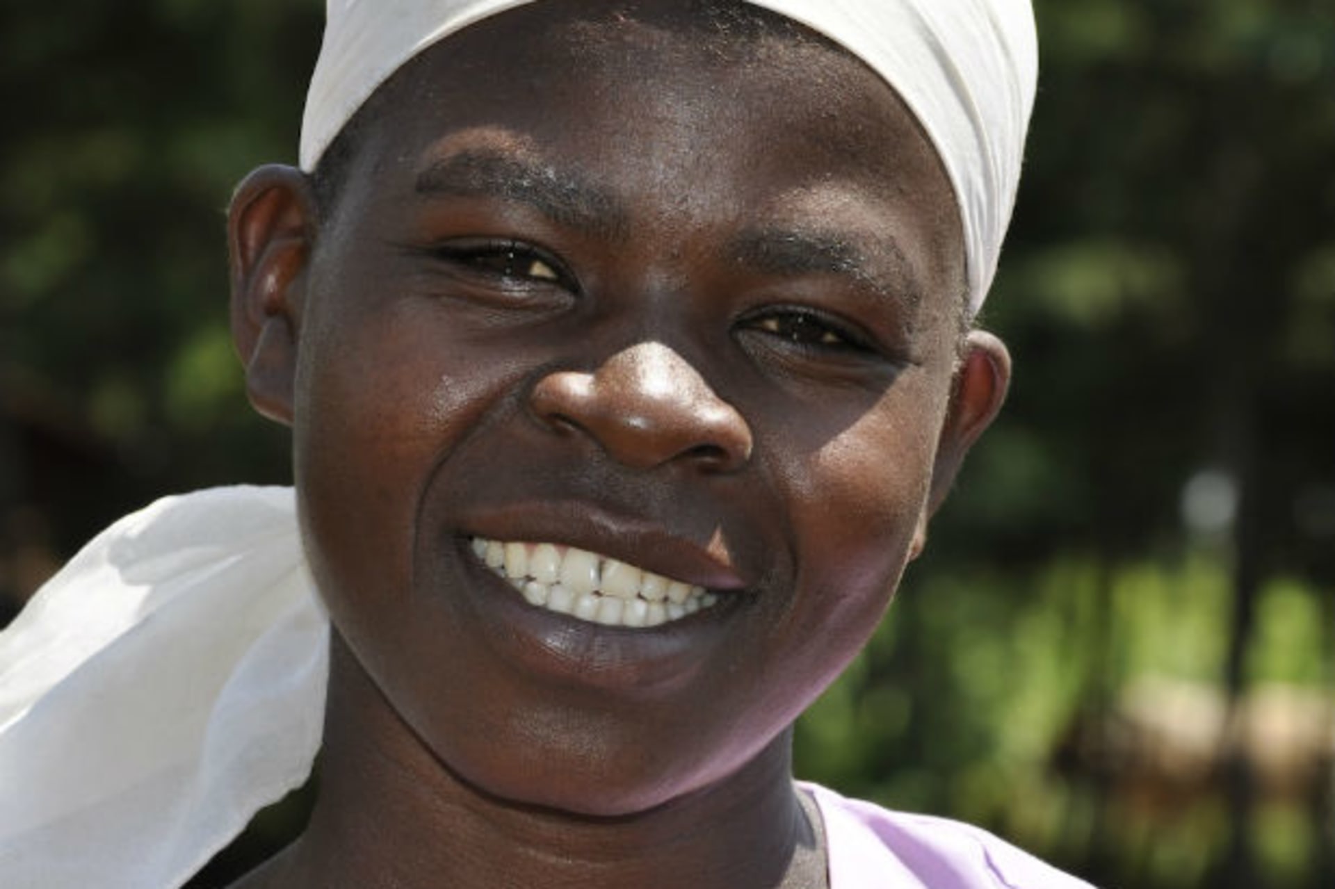 One-Acre-Fund-female-smallholder-farm-agricultural-development-livelihood-Africa-cropped