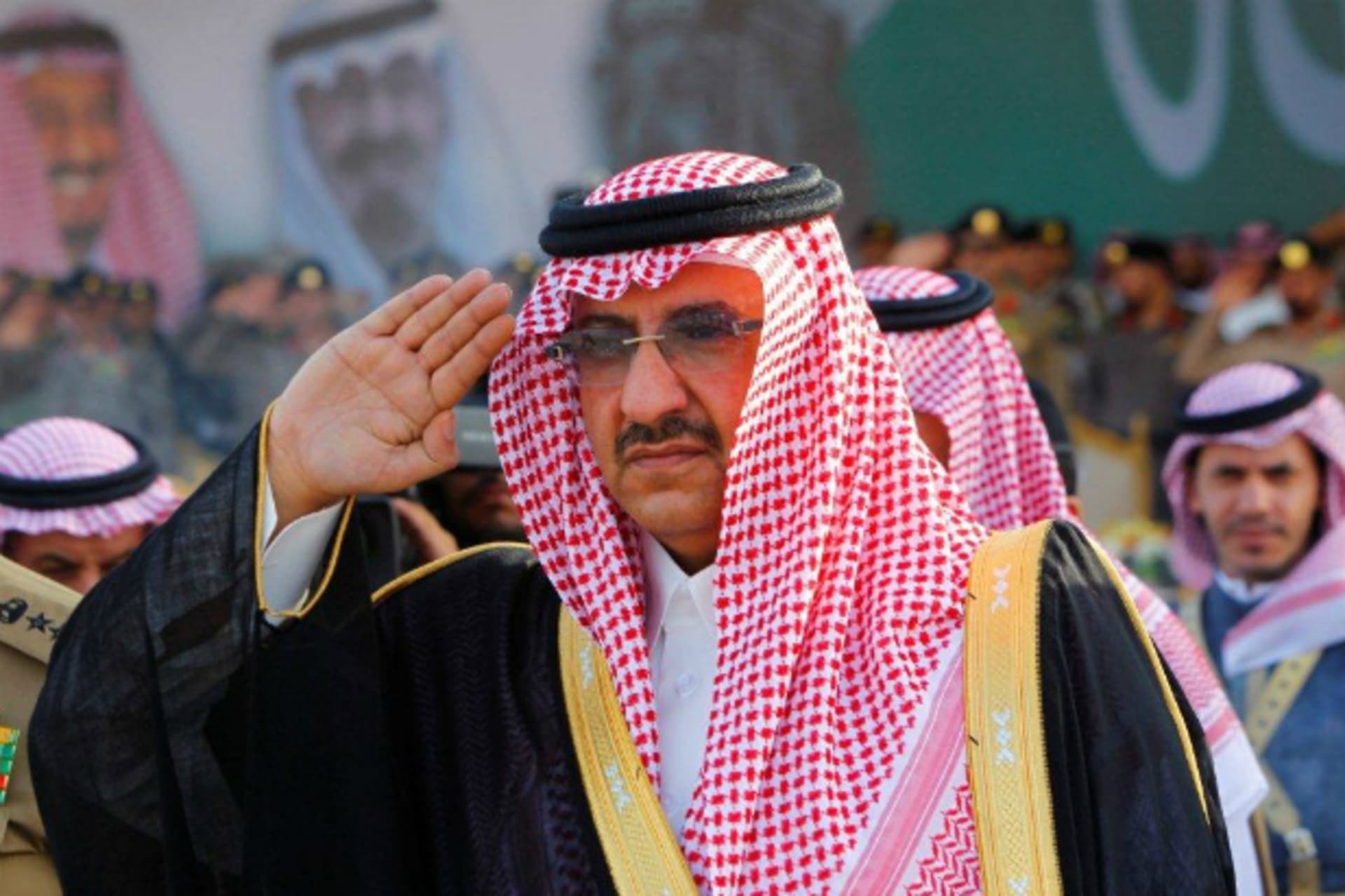 <p>Saudi Prince Mohammed bin Nayef salute during a Saudi special forces graduation ceremony near Riyadh September 25, 2012. (Courtesy REUTERS/Fahad Shadeed)</p>
