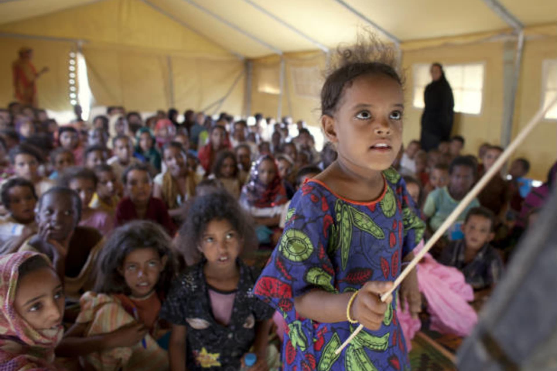 <p>Malian refugee children attend a school in the Mbera refugee camp, about 40 km (25 miles) from the border with Mali on May 24, 2012 (Joe Penney/Courtesy Reuters).</p>

