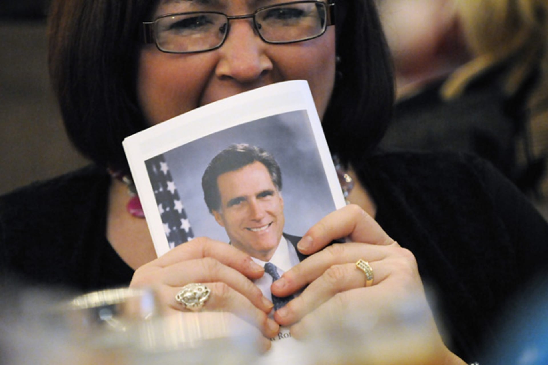<p>A member of the audience yawns behind a copy of her program at the Franklin County Lincoln Day Dinner, where U.S. Republican presidential candidate Mitt Romney delivered remarks (Jonathan Ernst/Courtesy Reuters).</p>
