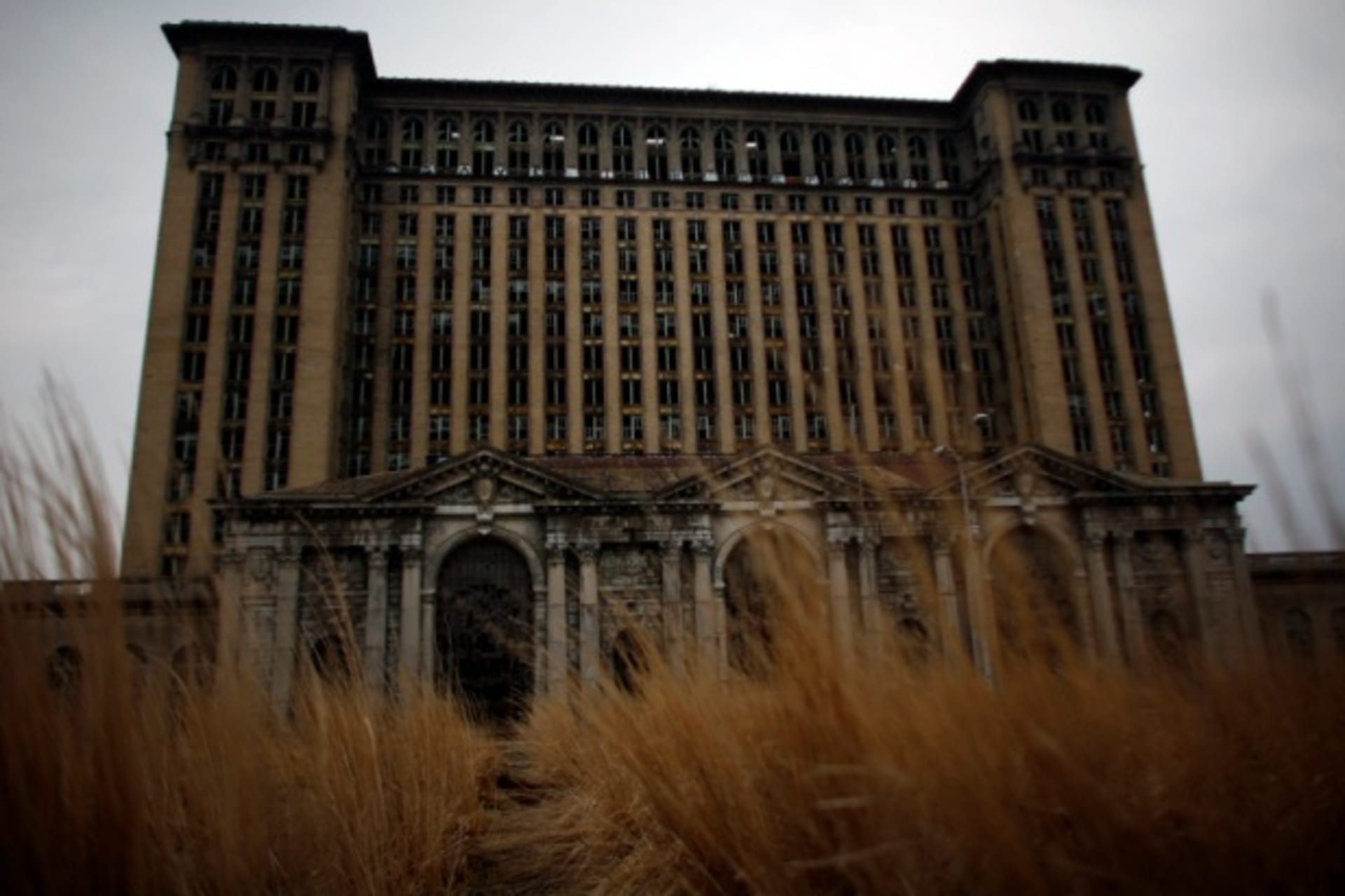 <p>The abandoned Michigan Central Station is seen in Detroit (Eric Thayer/Reuters).</p>
