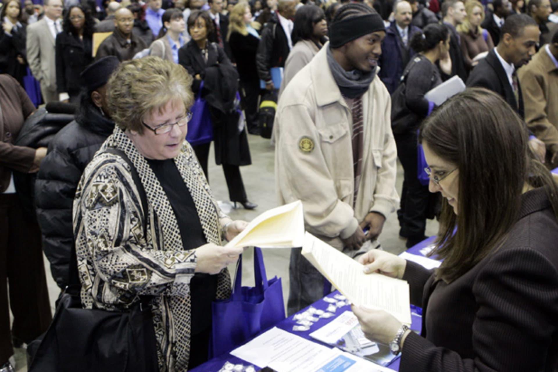 <p>Job seekers line up to speak to prospective employers during a job fair in Detroit, Michigan (Rebecca Cook/Courtesy Reuters).</p>
