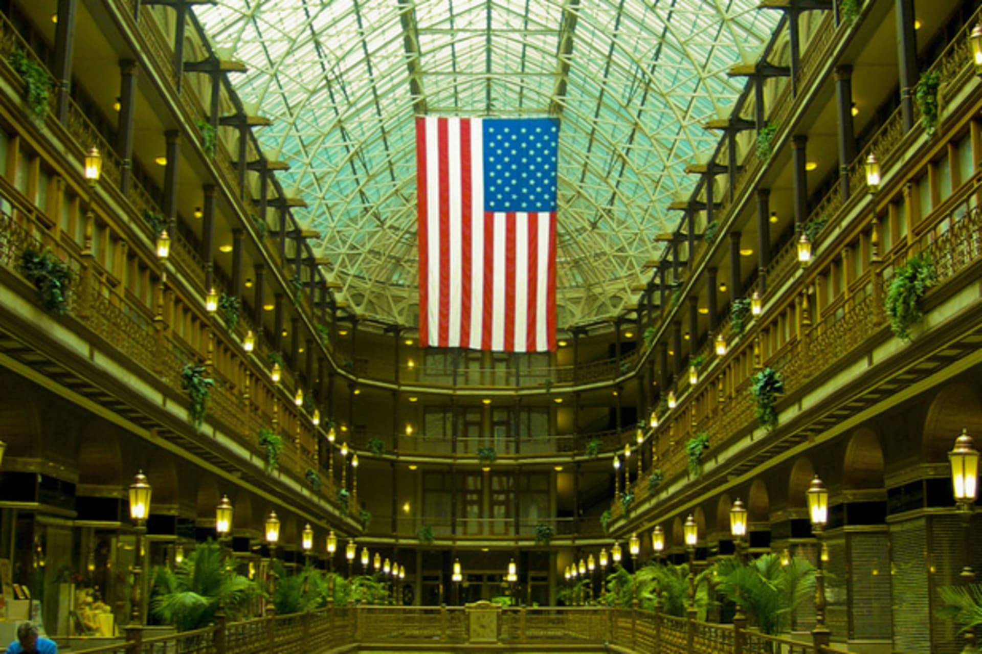 <p>The interior of the Eaton Center in Cleveland (Nara J/Flickr).</p>
