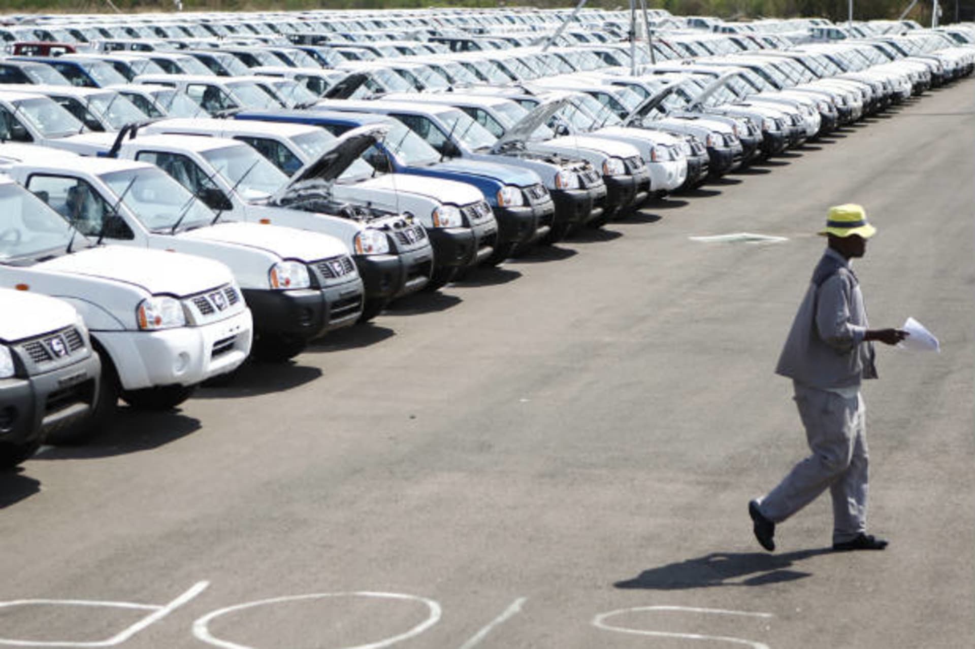 <p>A worker walks near a row of cars at Nissan’s manufacturing plant in Rosslyn, outside Pretoria, South Africa on September 11, 2009 (Siphiwe Sibeko/Courtesy Reuters).</p>
