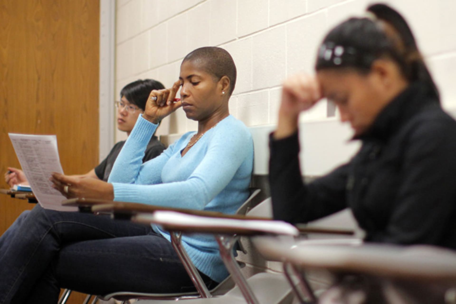 <p>Students listen to professor Christian Agunwamba during a “Fundamentals of Algebra” class at Bunker Hill Community College in Boston, Massachusetts (Brian Snyder/Courtesy Reuters).</p>
