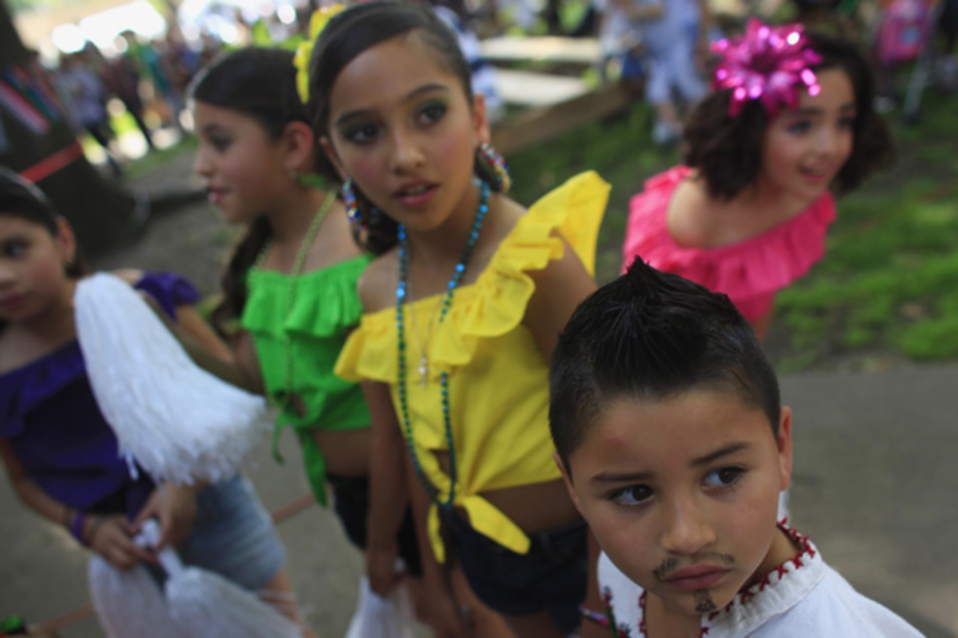 <p>Children line up to perform in a Cinco de Mayo celebration in Beardstown, Illinois (Jim Young/Courtesy Reuters).</p>
