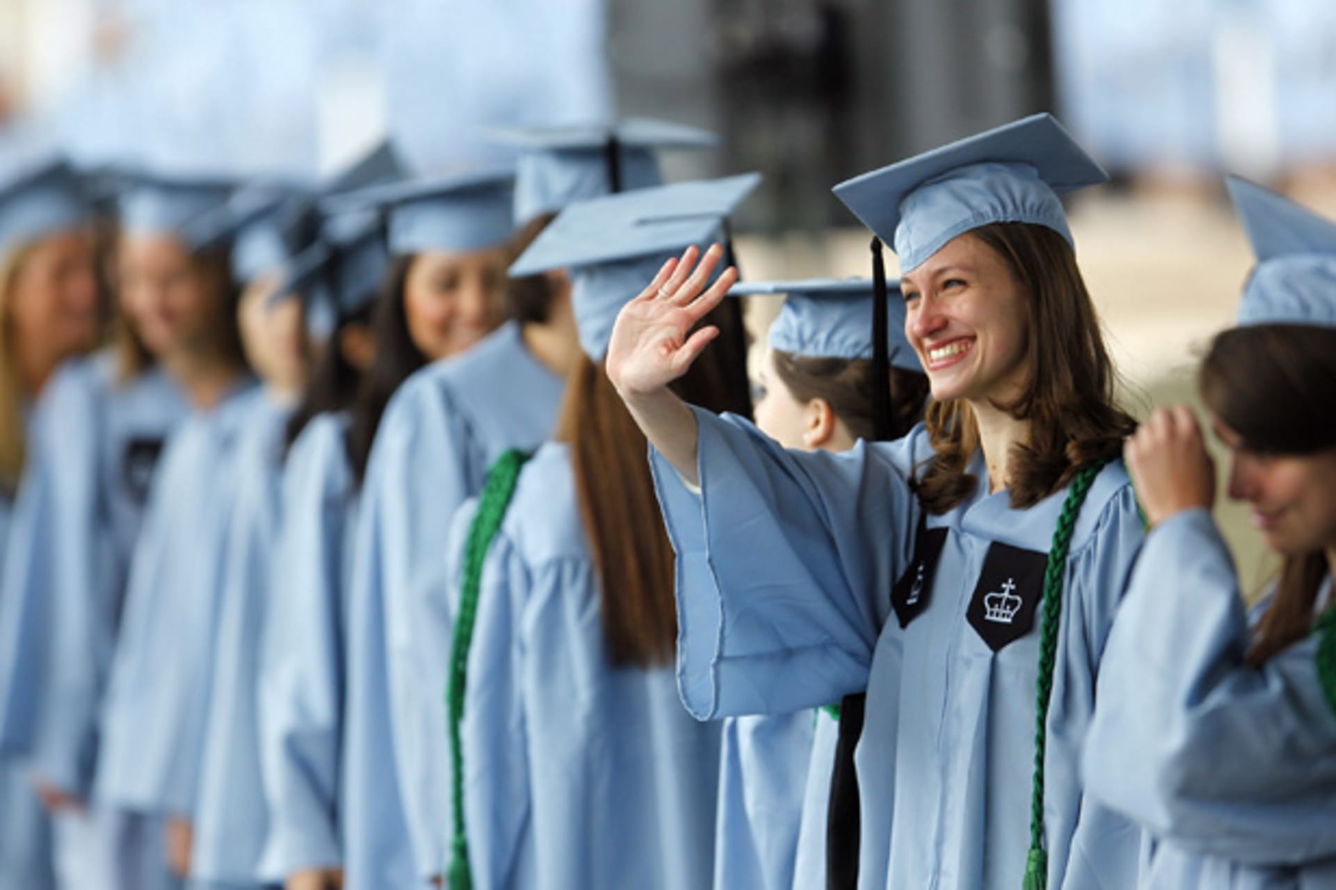 <p>A graduating senior waves as she arrives at the 2009 Barnard College commencement (Chip East/Courtesy Reuters).</p>
