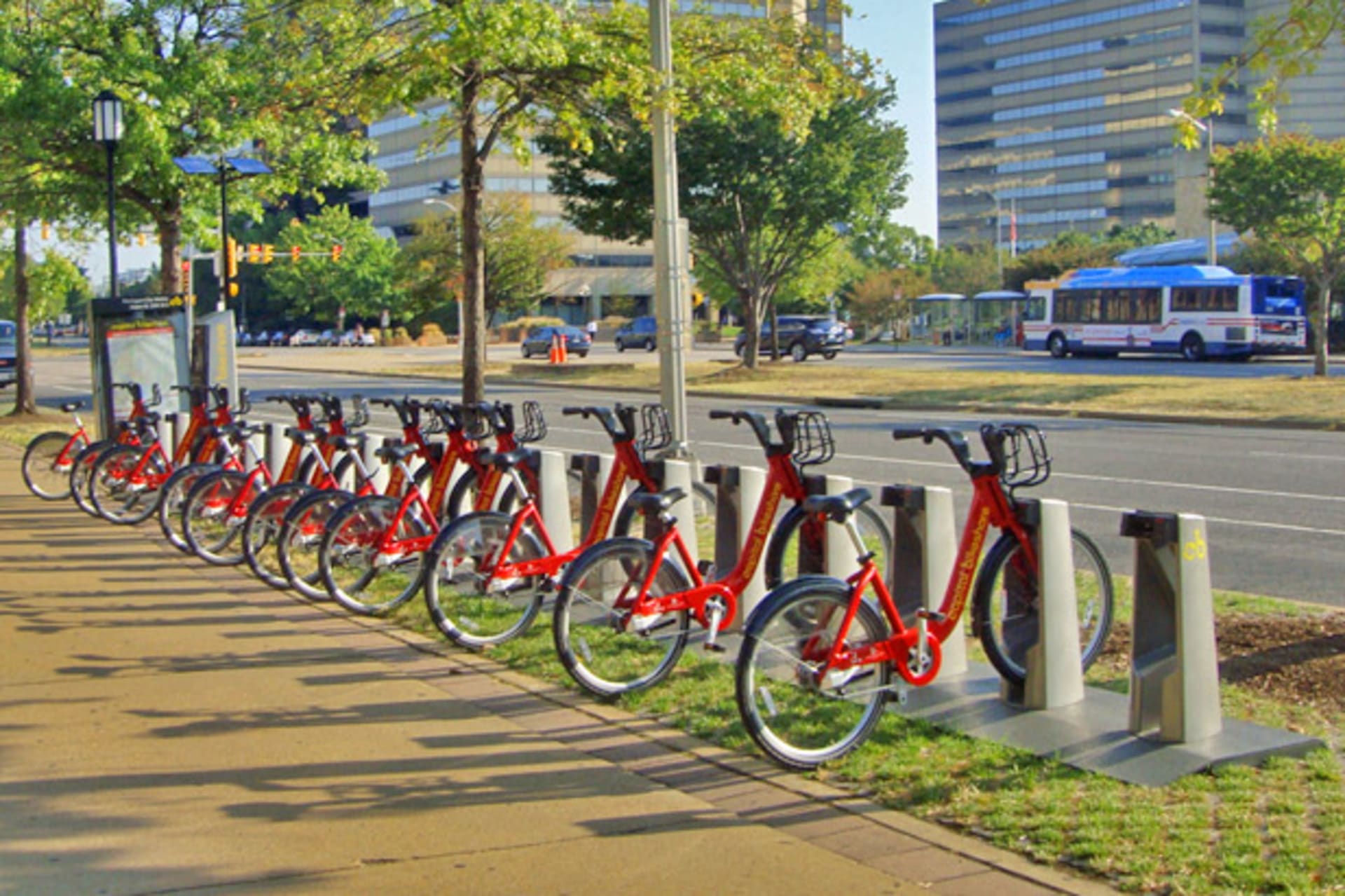 <p>Capital Bikeshare rental site in Pentagon City, Arlington, VA (Wikimedia Commons).</p>
