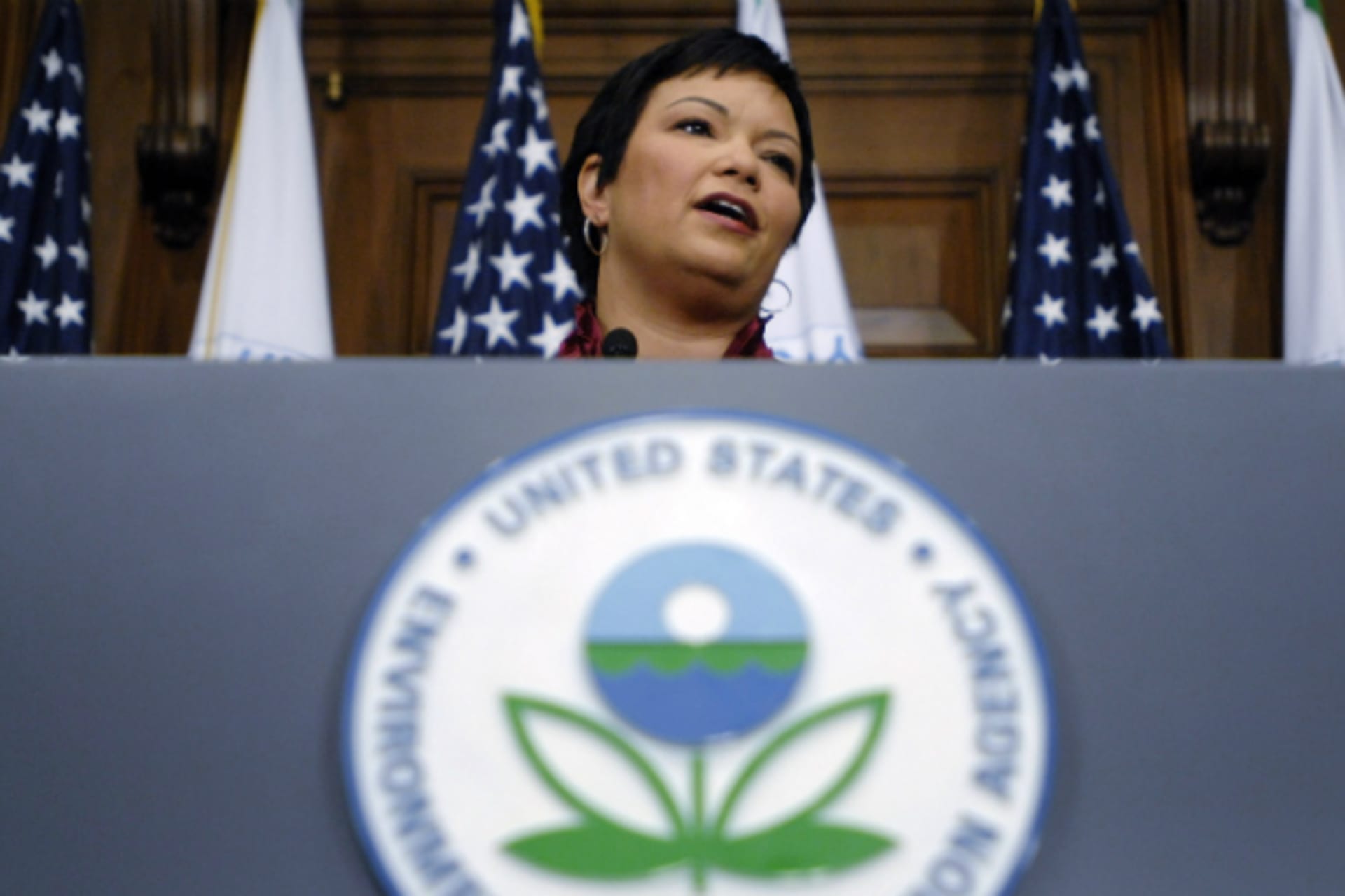 <p>U.S. Environmental Protection Agency Director Lisa Jackson announcing the EPA finding that greenhouse gases are a threat to public health on December 7, 2009 (Jonathan Ernst/Courtesy Reuters).</p>
