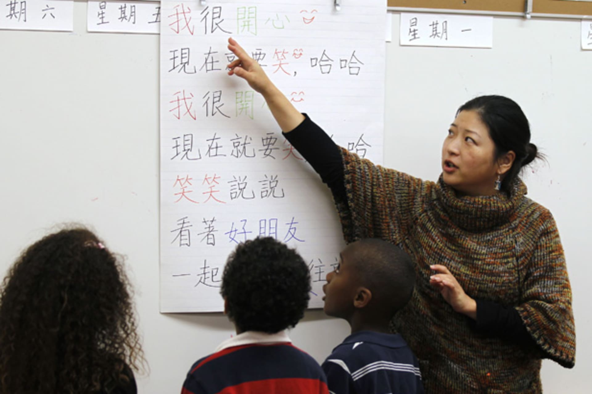 <p>Teacher Kennis Wong points to Chinese characters on a board at Broadway Elementary School in Los Angeles, California (Lucy Nicholson/Courtesy Reuters).</p>
