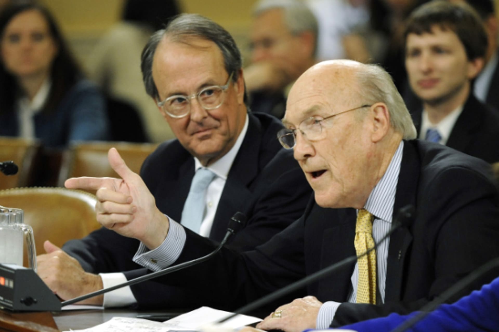 <p>Alan Simpson (R) and Erskine Bowles (L) testify before Congress in November 2011 about their commission’s plan to attack long-…udget challenges through tax and entitlement reform, along with discretionary spending cuts (Jonathan Ernst/Courtesy Reuters).</p>
