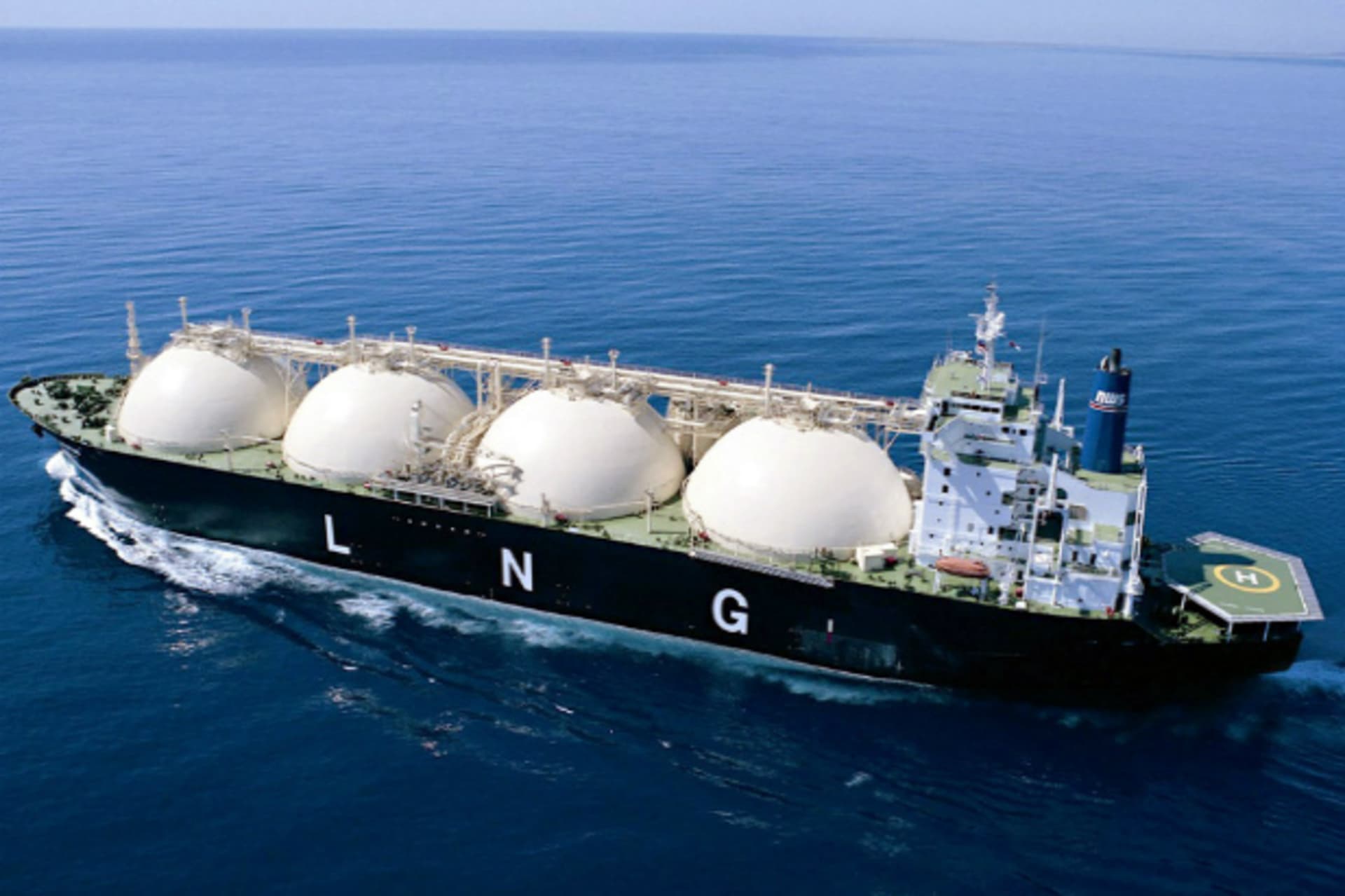 <p>An Australian liquified natural gas (LNG) carrier, with four cyrogenic storage tanks that hold LNG, sails off the coast of Western Australia (Handout/Courtesy Reuters).</p>
