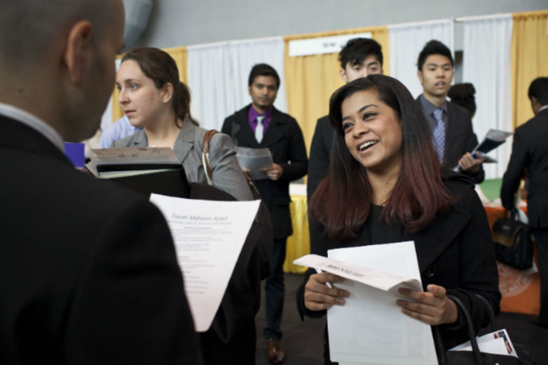 <p>College seniors meet with representatives from companies at the 2012 Big Apple job and internship fair in New York (Andrew Burton/Courtesy Reuters).</p>
