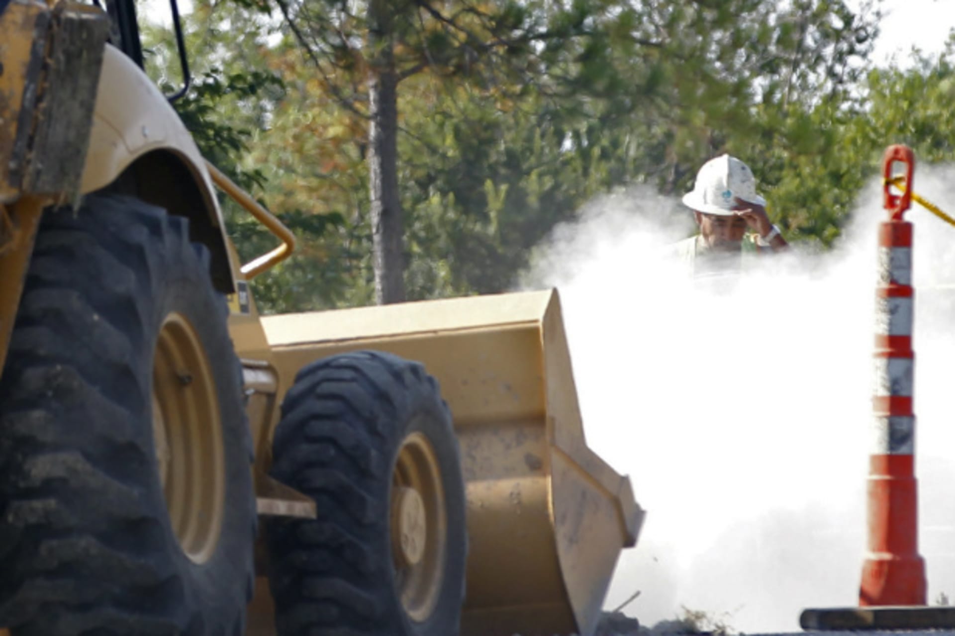 <p>A highway construction worker is engulfed in a cloud of dust as he works in Royse City, Texas in July 2011. (Mike Stone/Courtesy Reuters)</p>
