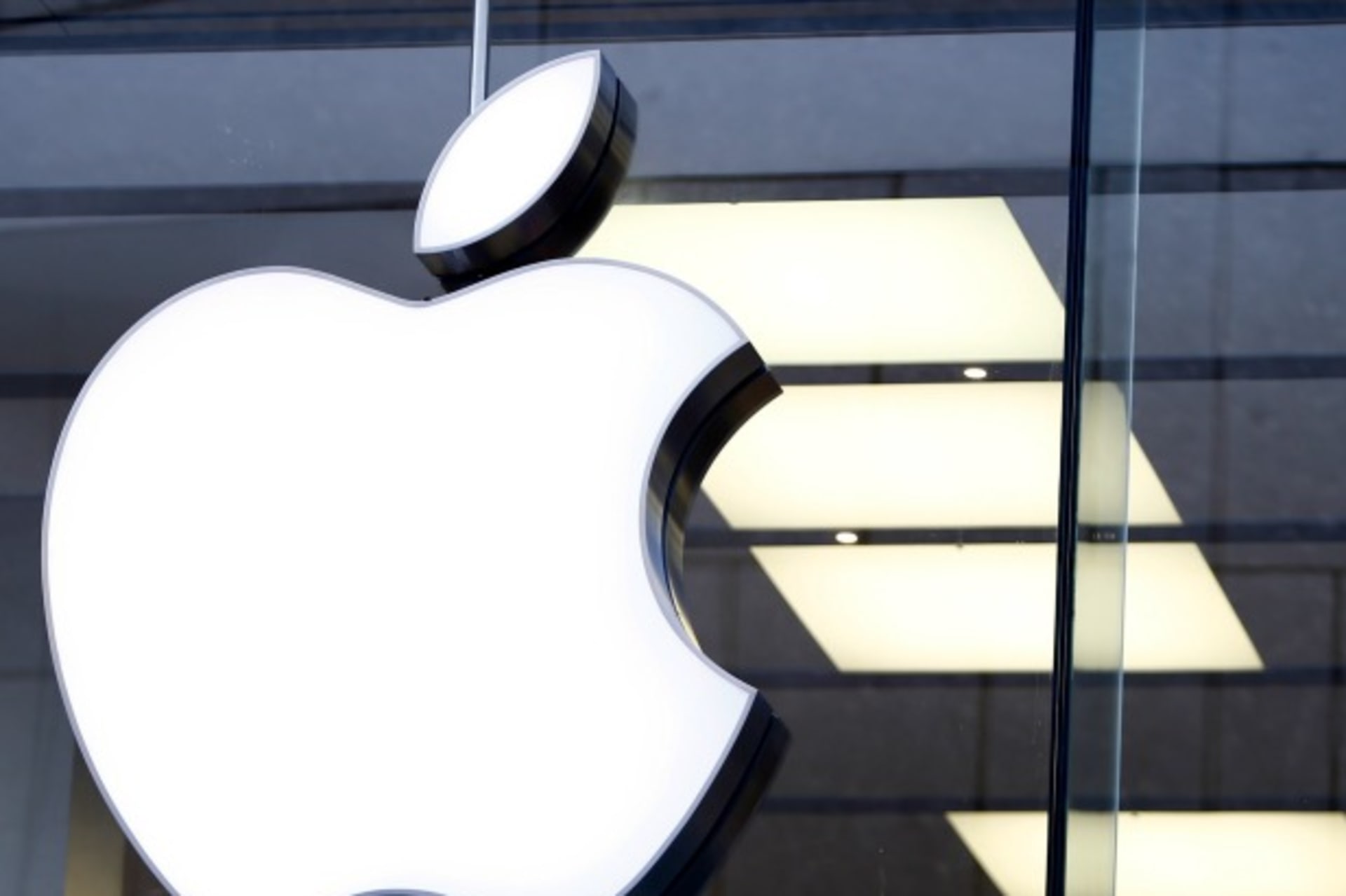 <p>Apple CFR Cyber Net Politics Back Doors Encryption</p>
