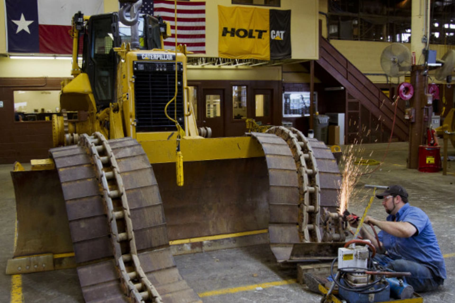 <p>A worker assembles tracks on a Caterpillar bulldozer at a Texan equipment dealer; the Peoria, Ill.-based manufacturer is expected to be a large beneficiary of improved trade opportunities with Colombia. (Richard Carson/Courtesy Reuters)</p>
