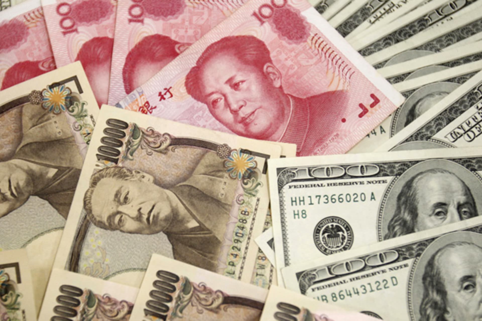 <p>Japanese 10,000 yen notes, $100 notes and Chinese 100 yuan notes (Truth Leem/Couresty Reuters).</p>

