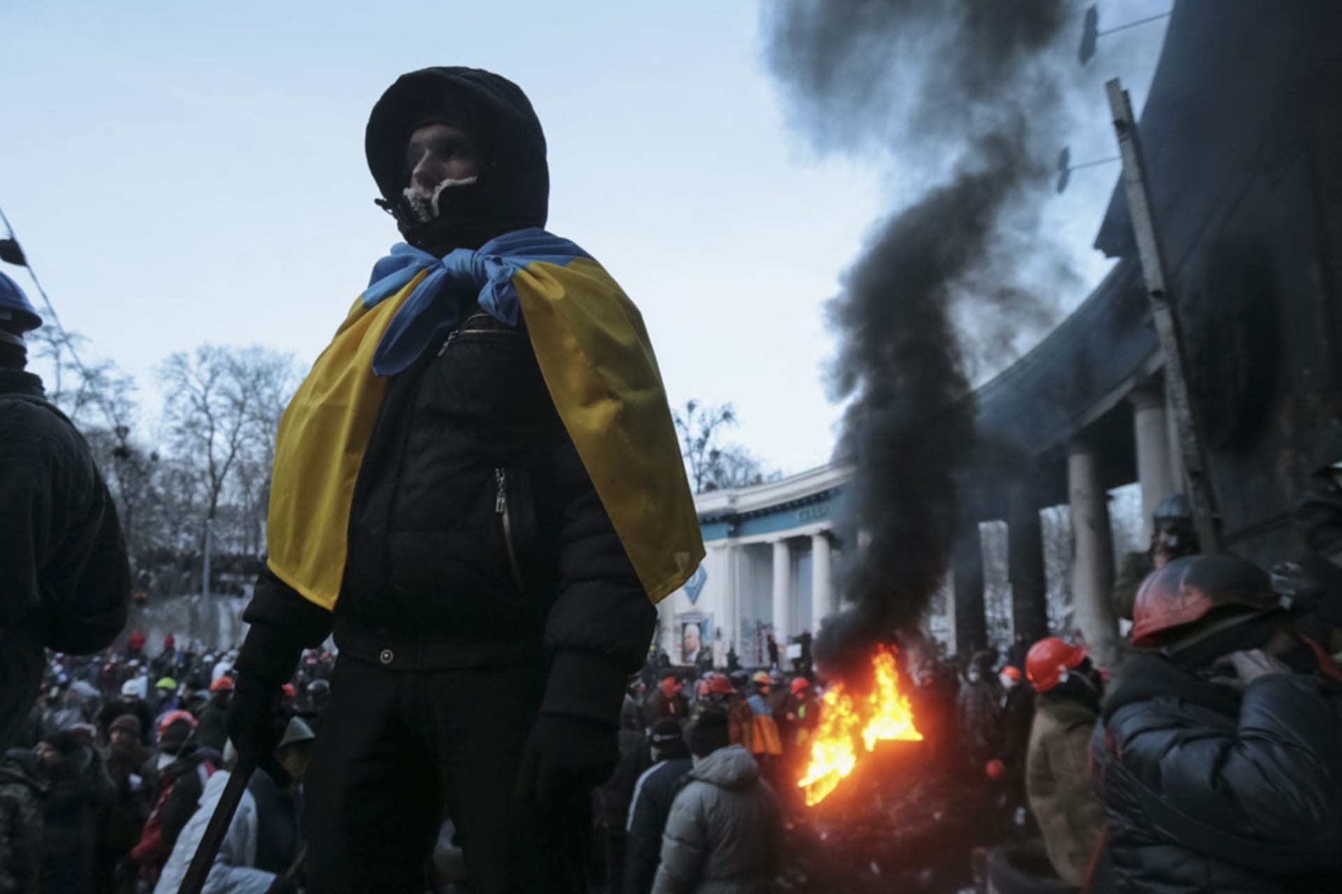 <p>Anti-government protesters at a barricade in Kiev, January 25, 2014.</p>

