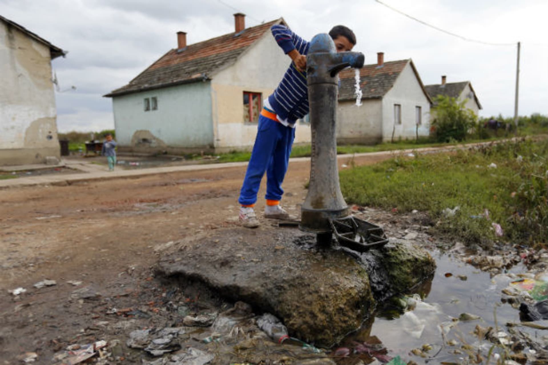 <p>A Roma boy pumps water in the slum of Tiszavasvari, east of Budapest, Hungary, on September 26, 2014.</p>
