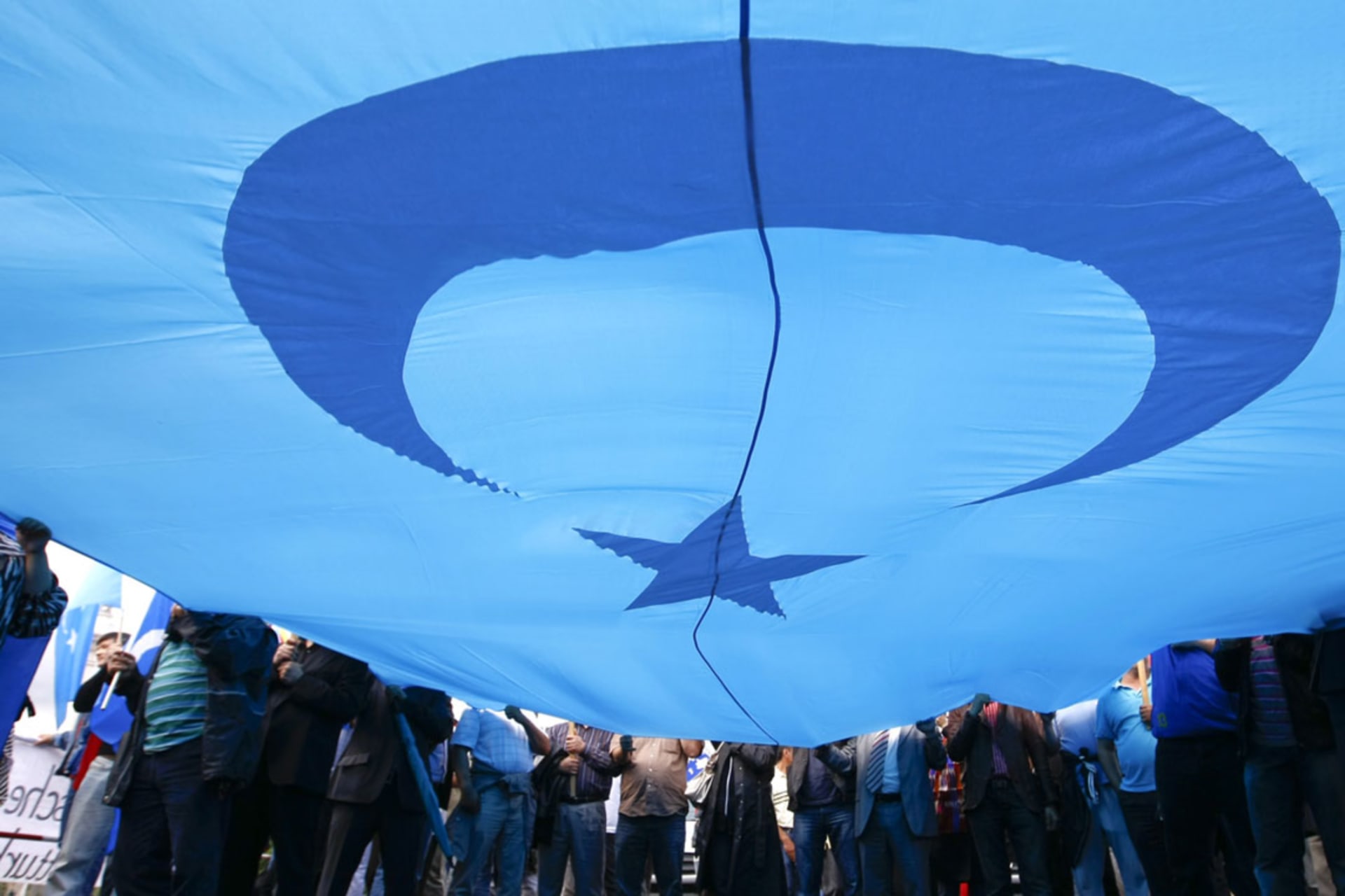 <p>Protesters hold an East Turkestan flag during a demonstration in Berlin to protest against deadly riots in China’s northwestern region of Xinjiang, July 10, 2009. </p>
